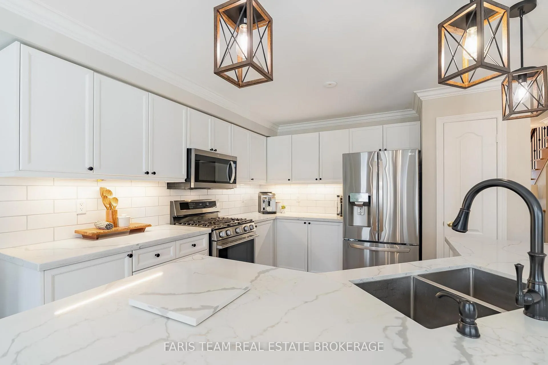 Photo 7 of 43 Maple Crown Terrace, Barrie, Innis-Shore — HOMEH