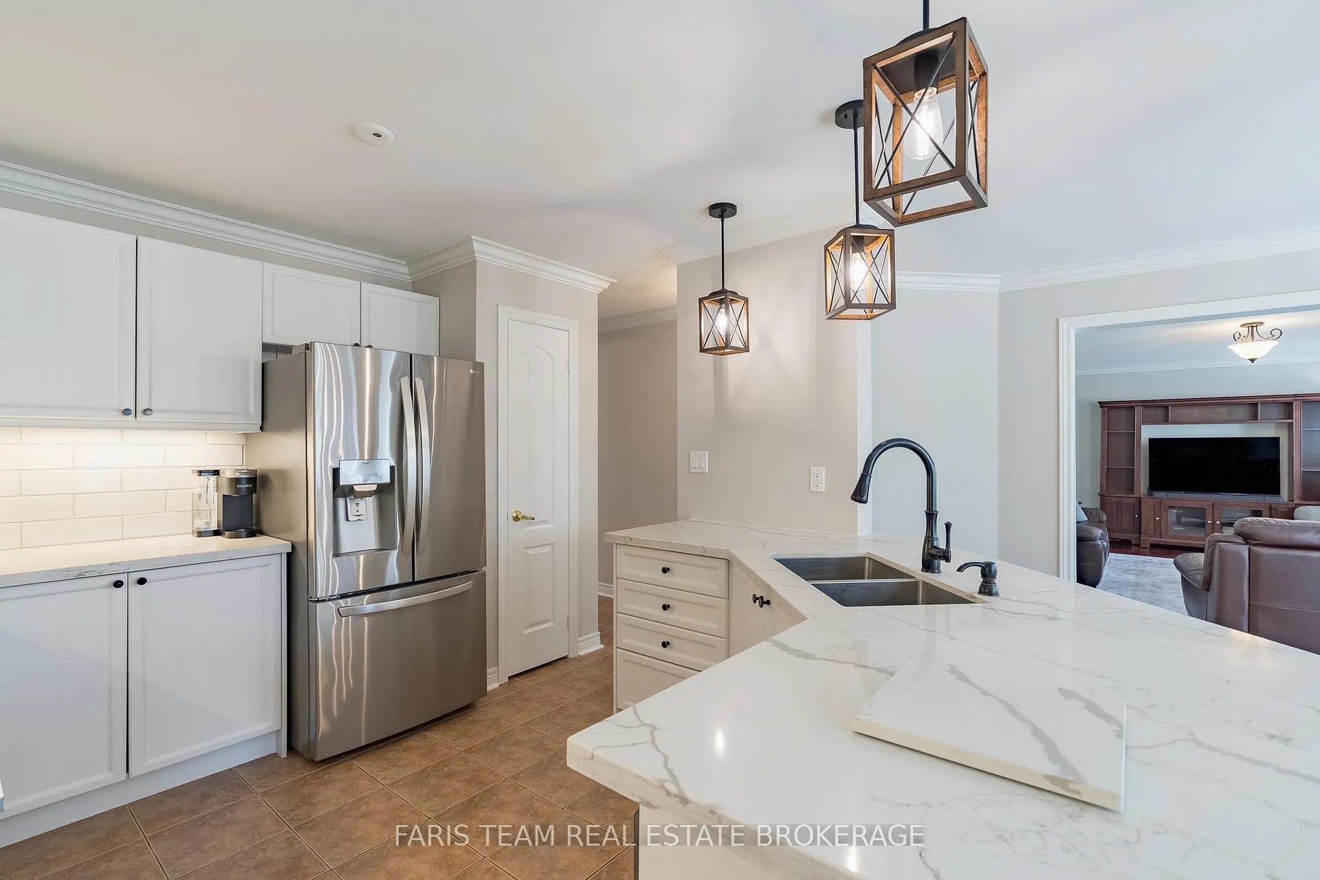 Photo 8 of 43 Maple Crown Terrace, Barrie, Innis-Shore — HOMEH
