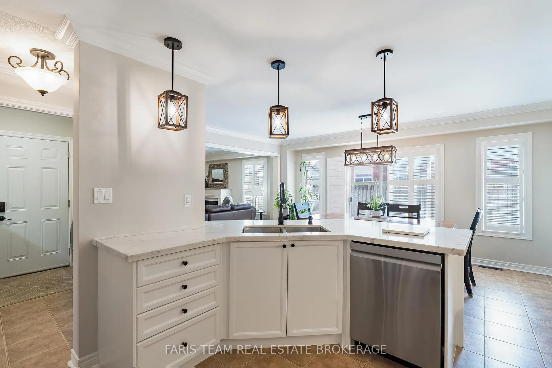Photo 11 of 43 Maple Crown Terrace, Barrie, Innis-Shore — HOMEH