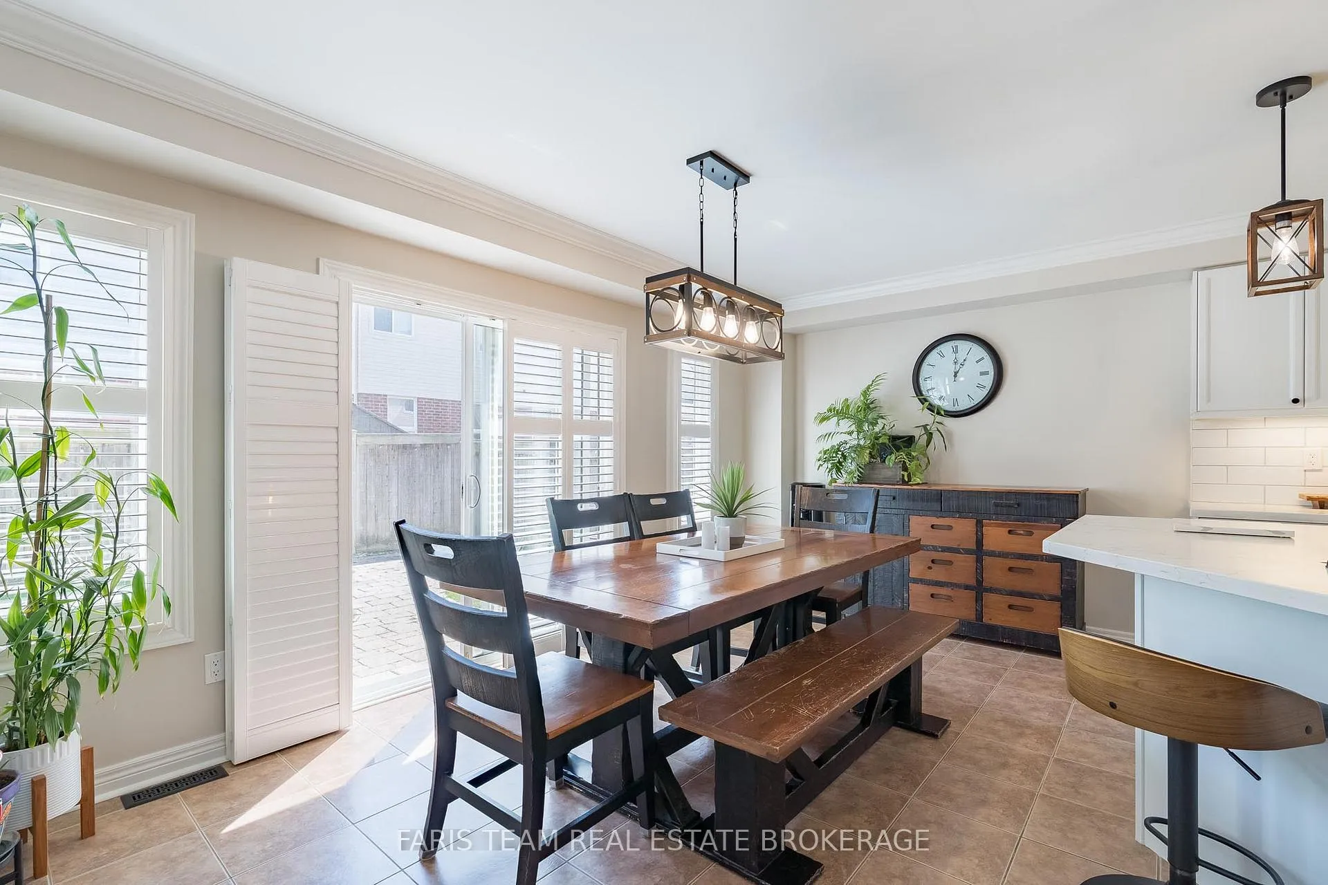 Photo 12 of 43 Maple Crown Terrace, Barrie, Innis-Shore — HOMEH