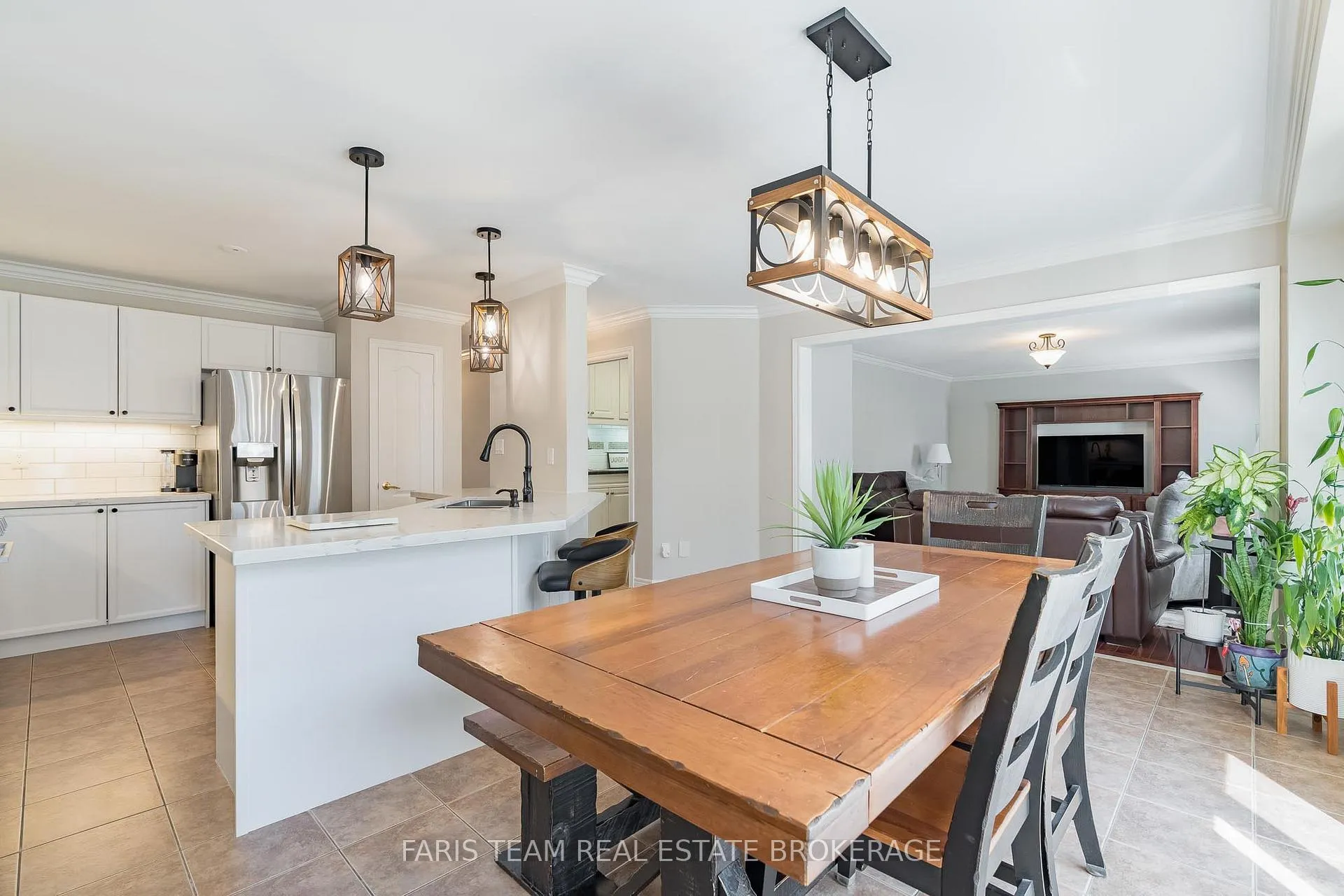 Photo 13 of 43 Maple Crown Terrace, Barrie, Innis-Shore — HOMEH