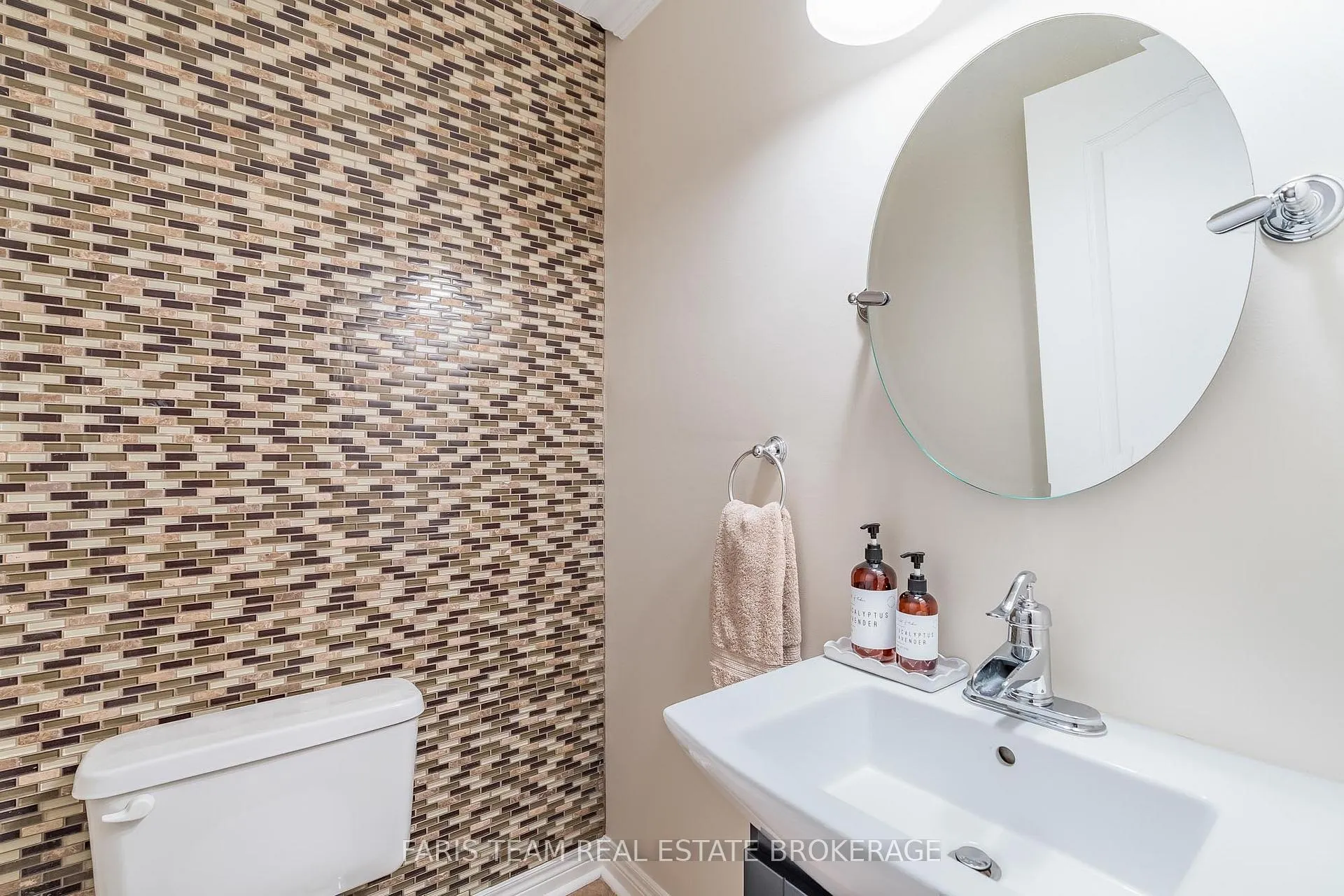Photo 21 of 43 Maple Crown Terrace, Barrie, Innis-Shore — HOMEH