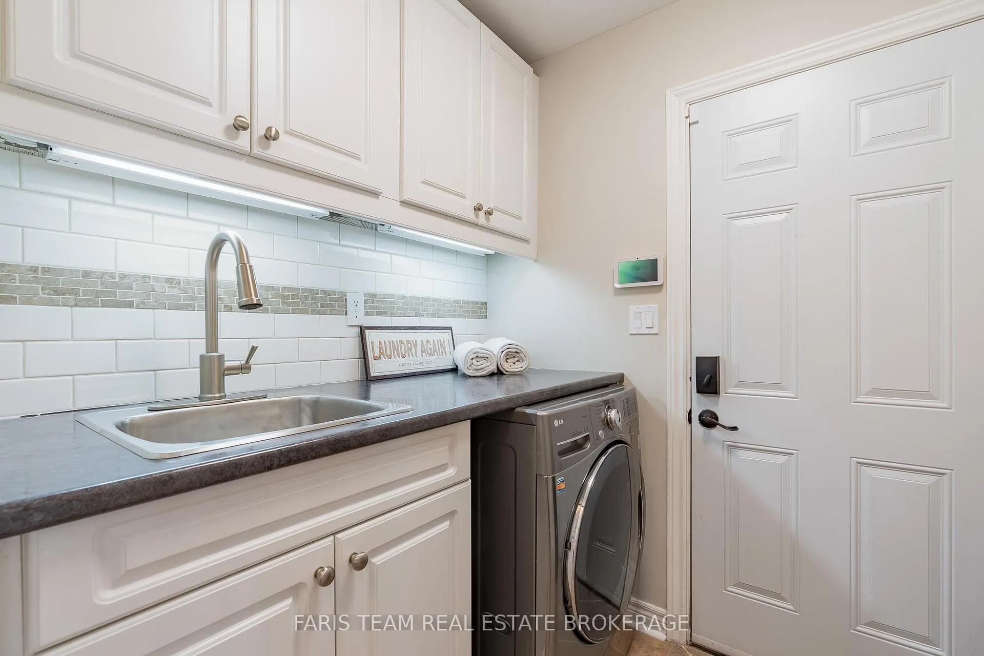 Photo 22 of 43 Maple Crown Terrace, Barrie, Innis-Shore — HOMEH