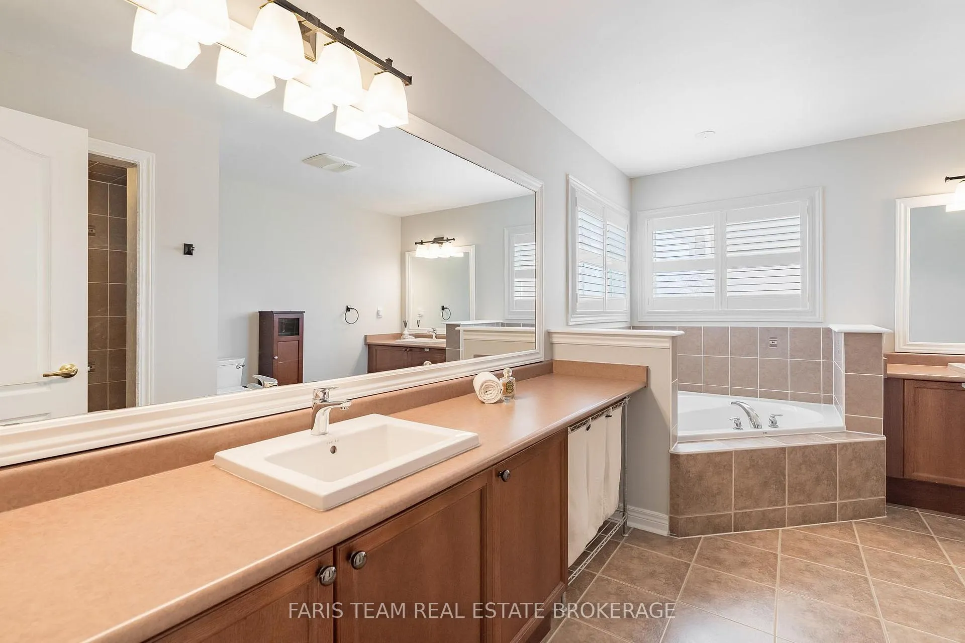 Photo 27 of 43 Maple Crown Terrace, Barrie, Innis-Shore — HOMEH