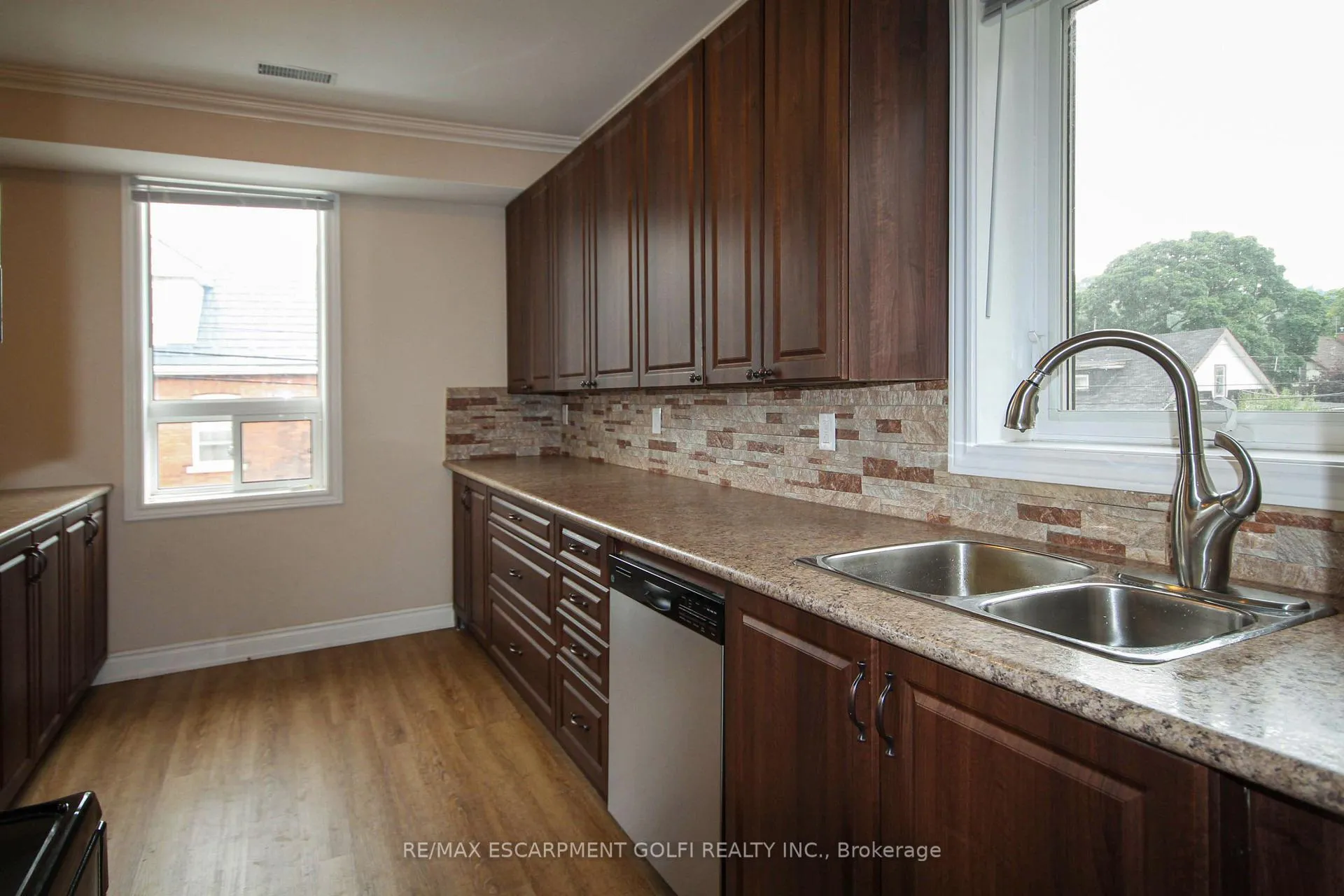 Photo 8 of 52 Cedar Avenue, Hamilton, Blakeley — HOMEH