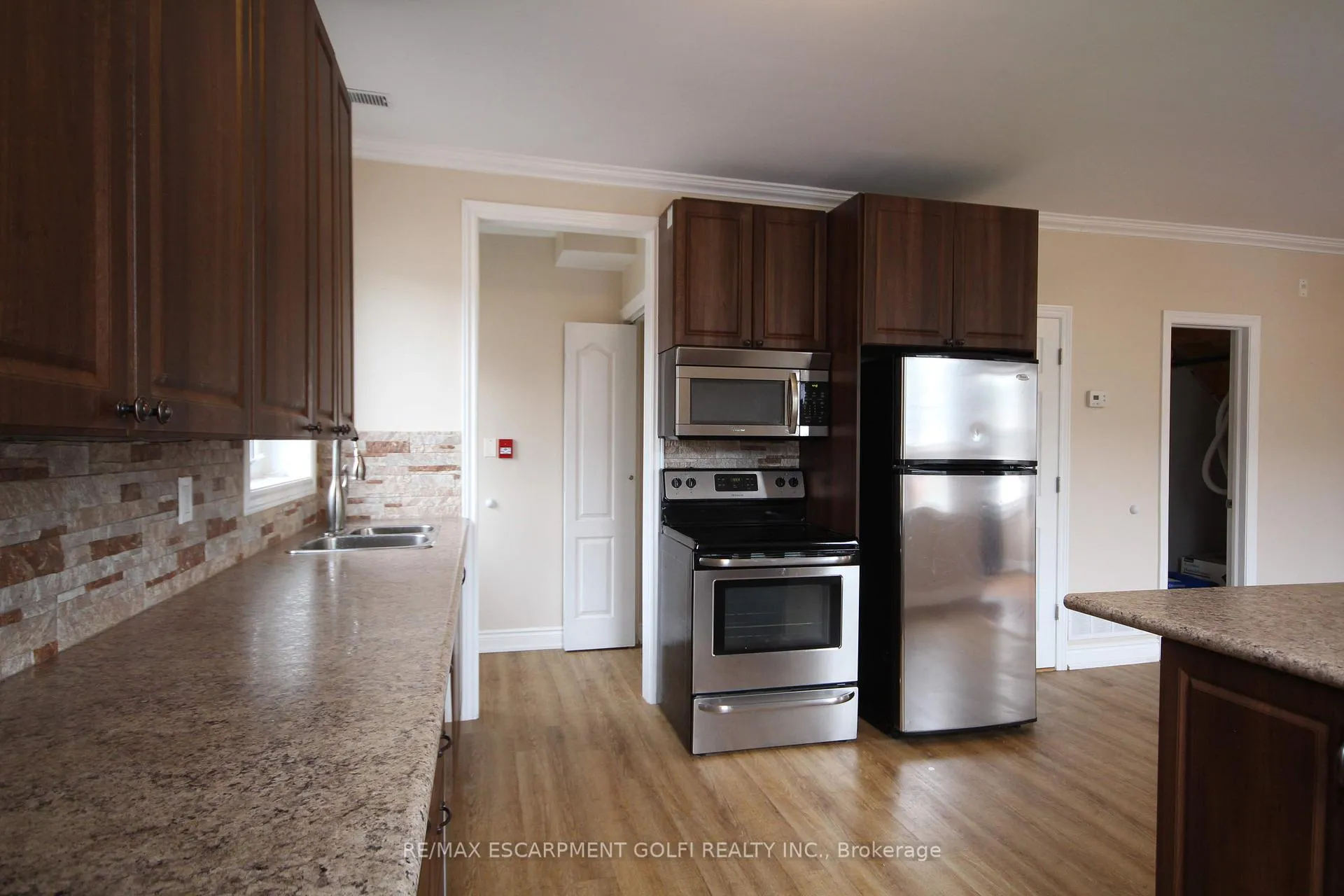 Photo 9 of 52 Cedar Avenue, Hamilton, Blakeley — HOMEH