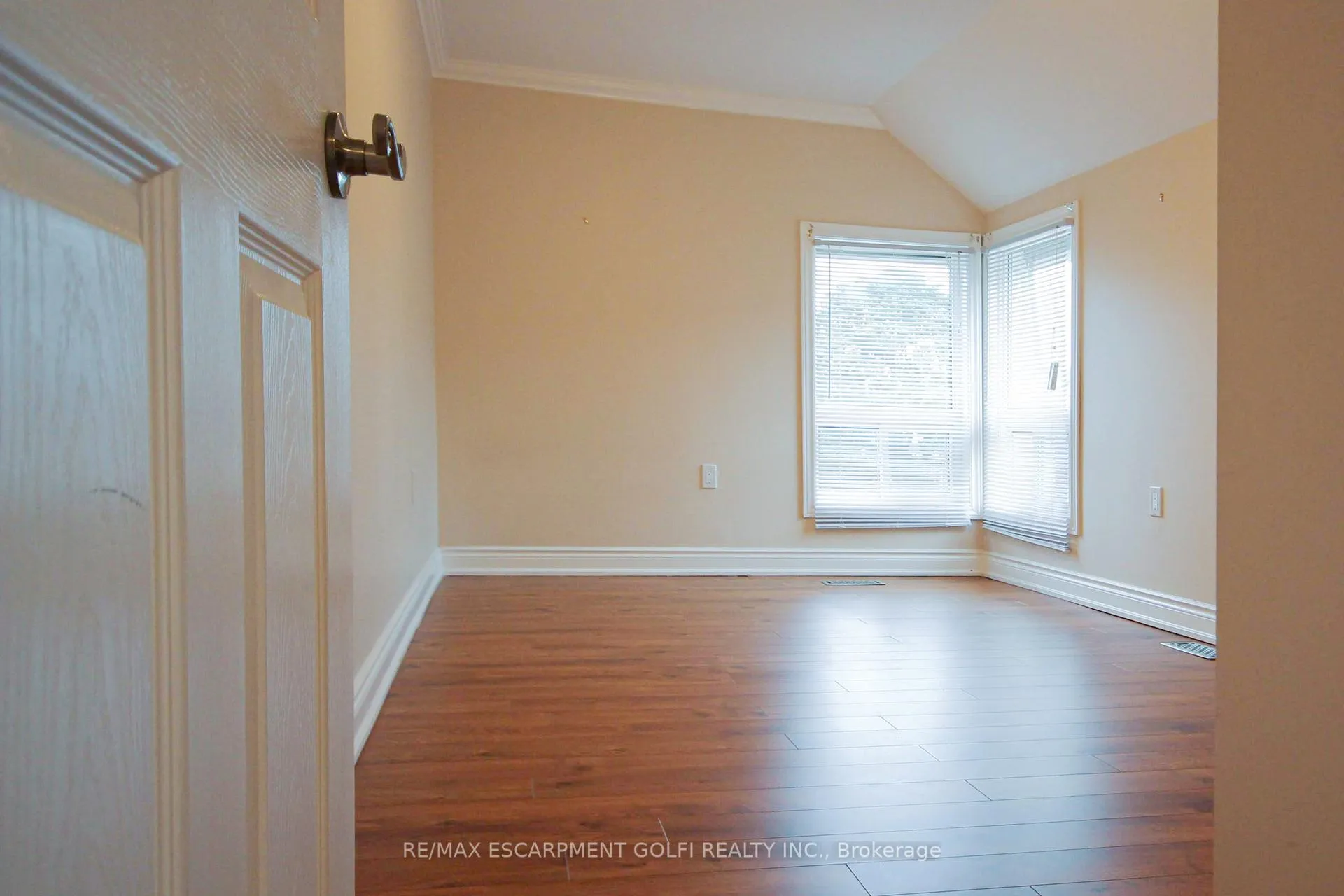 Photo 12 of 52 Cedar Avenue, Hamilton, Blakeley — HOMEH