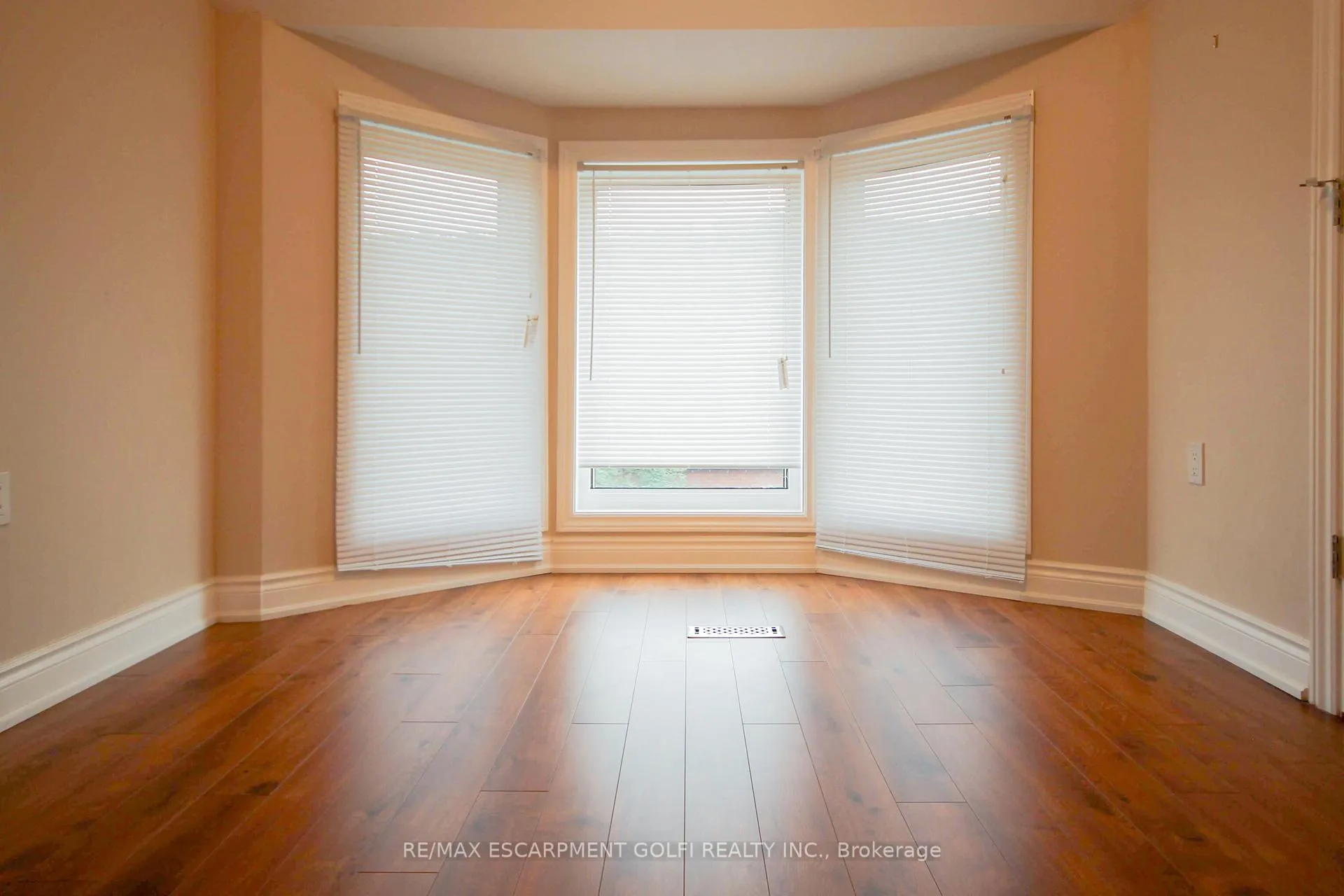Photo 14 of 52 Cedar Avenue, Hamilton, Blakeley — HOMEH