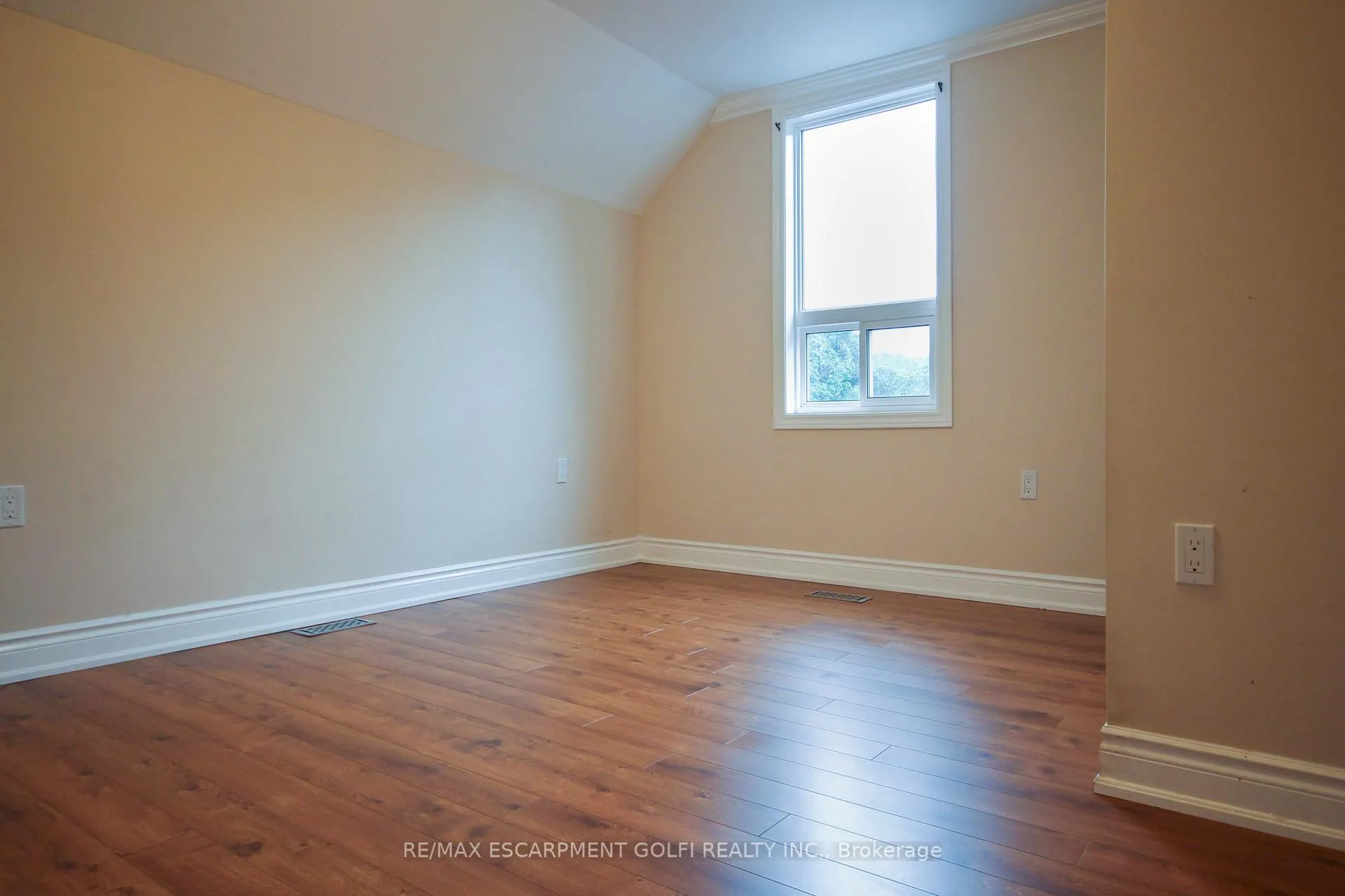 Photo 16 of 52 Cedar Avenue, Hamilton, Blakeley — HOMEH