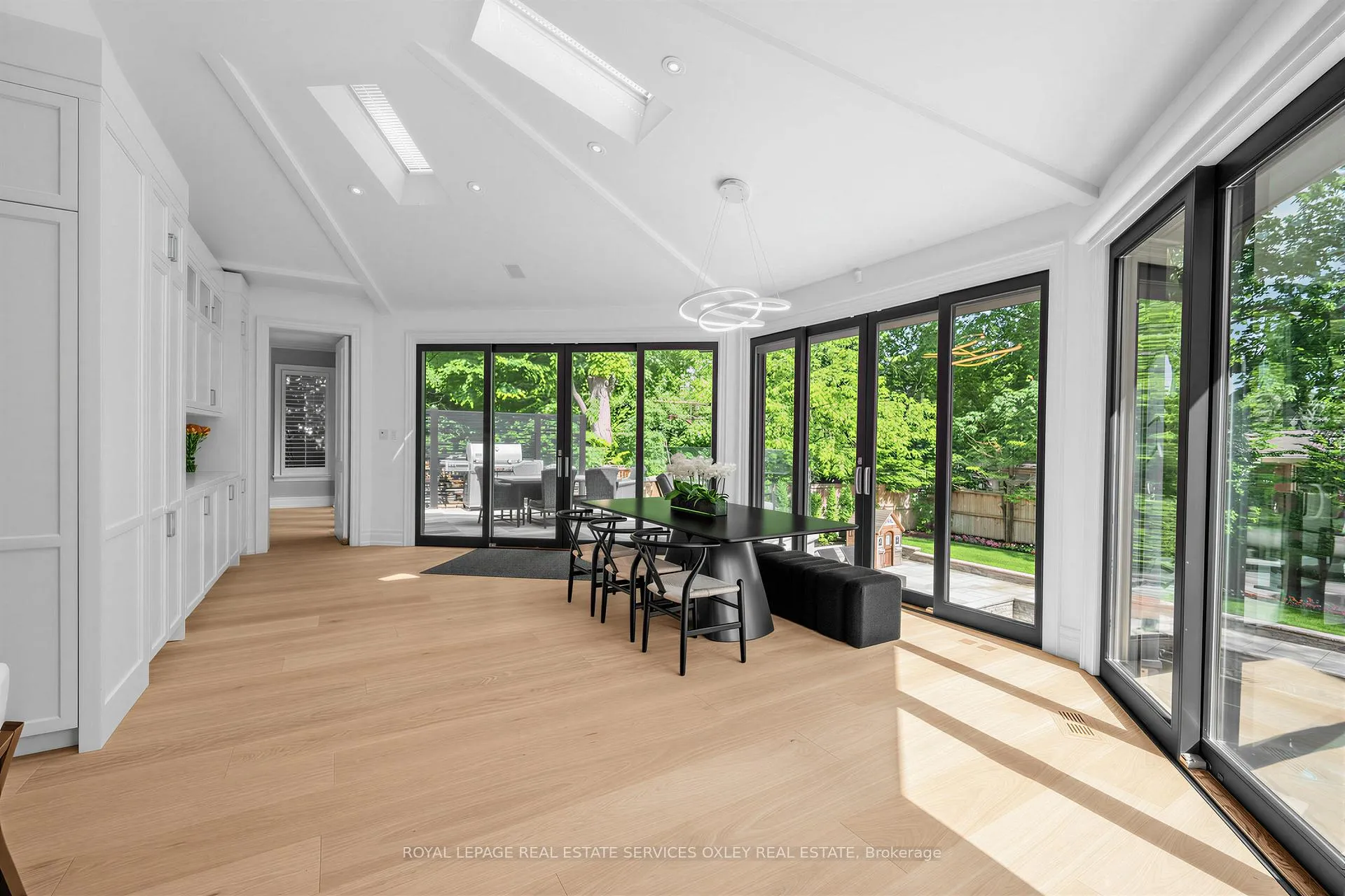 Photo 6 of 7 Stratheden Road, North York, Bridle Path-Sunnybrook-York Mills — HOMEH