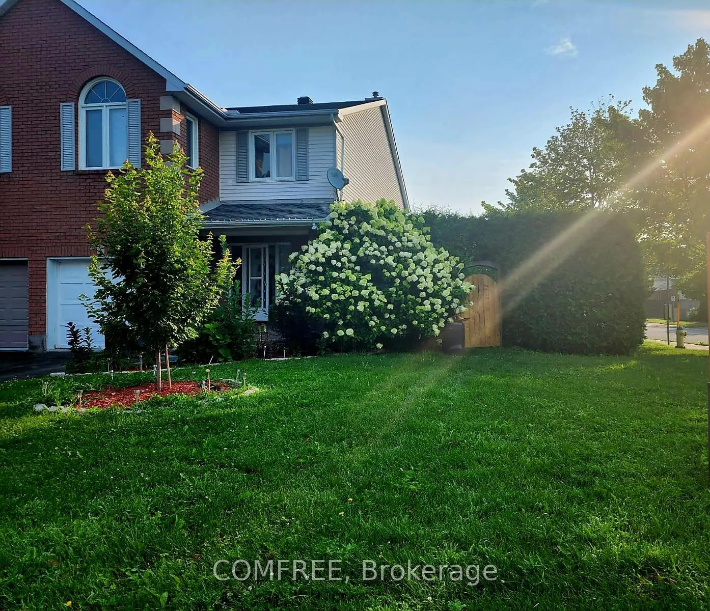Photo 1 of 2215 Saturn Crescent, Ottawa, Fallingbrook/Gardenway South — HOMEH