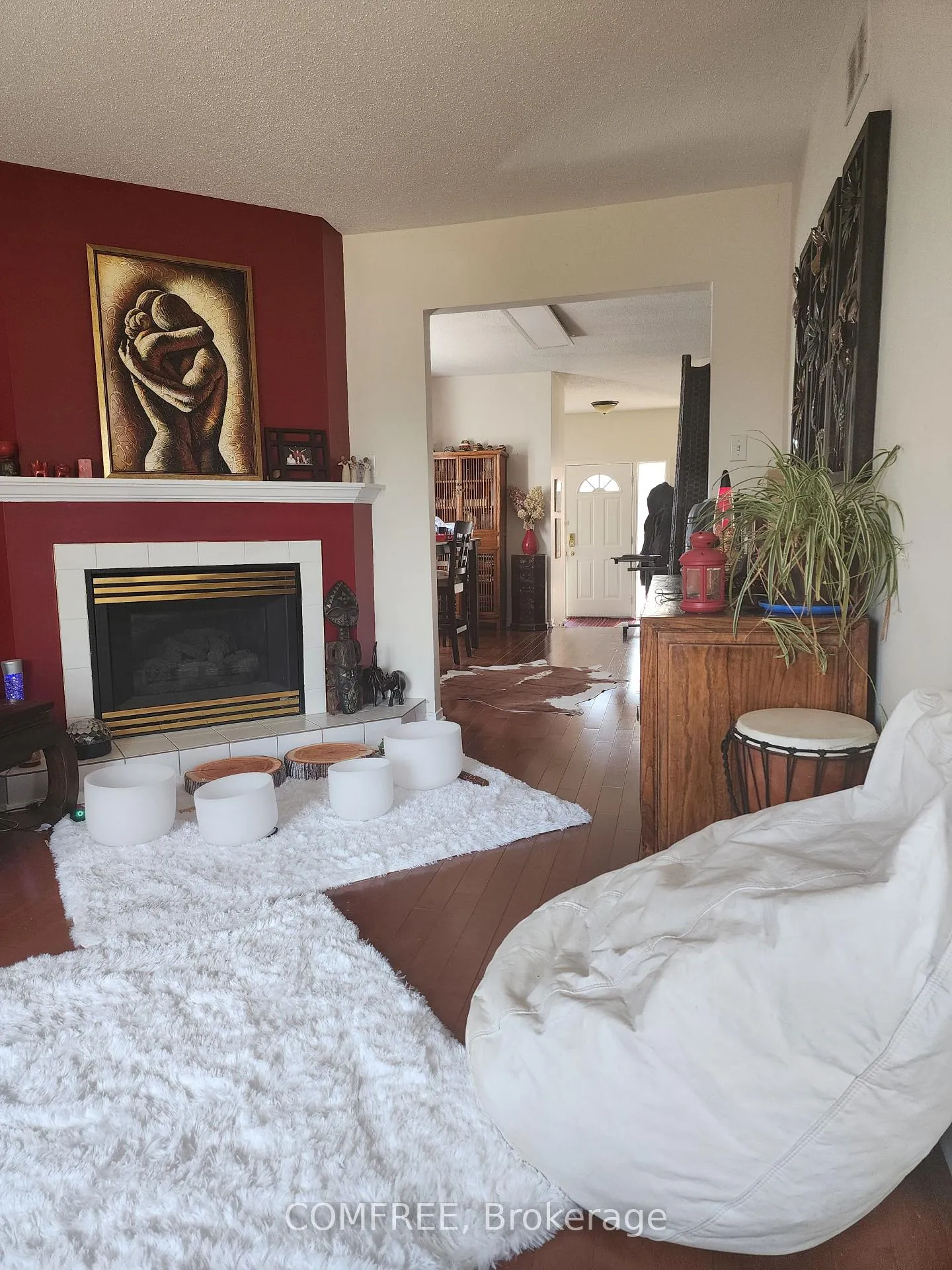 Photo 3 of 2215 Saturn Crescent, Ottawa, Fallingbrook/Gardenway South — HOMEH