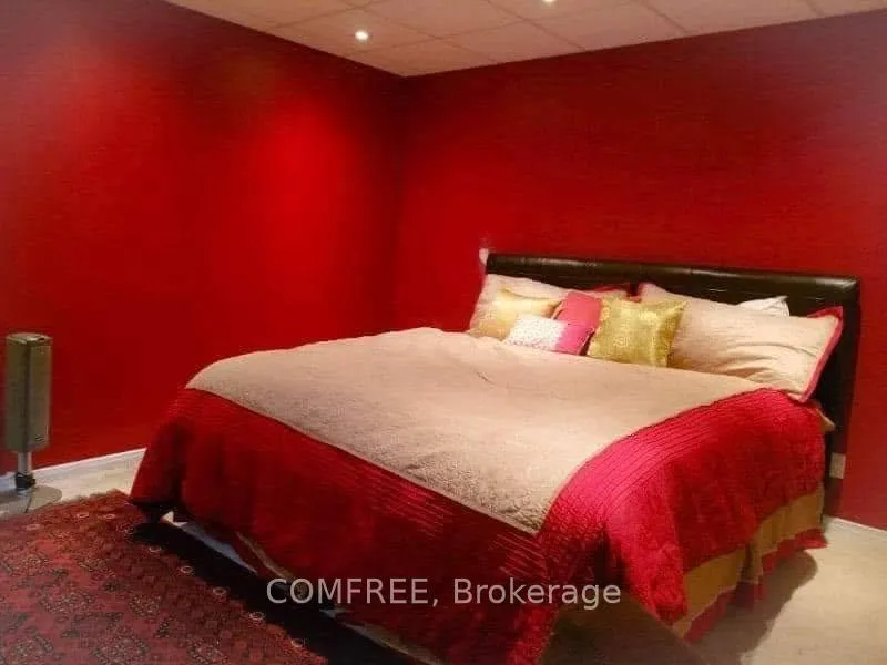 Photo 5 of 2215 Saturn Crescent, Ottawa, Fallingbrook/Gardenway South — HOMEH