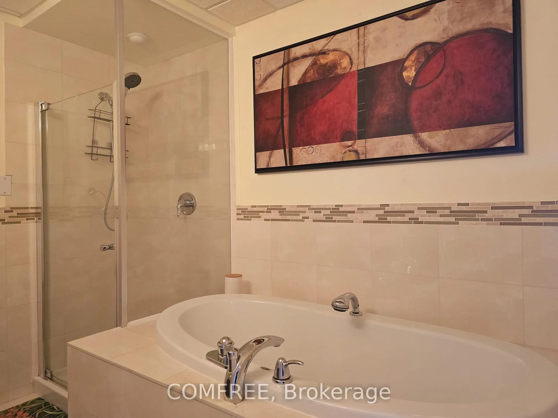 Photo 6 of 2215 Saturn Crescent, Ottawa, Fallingbrook/Gardenway South — HOMEH