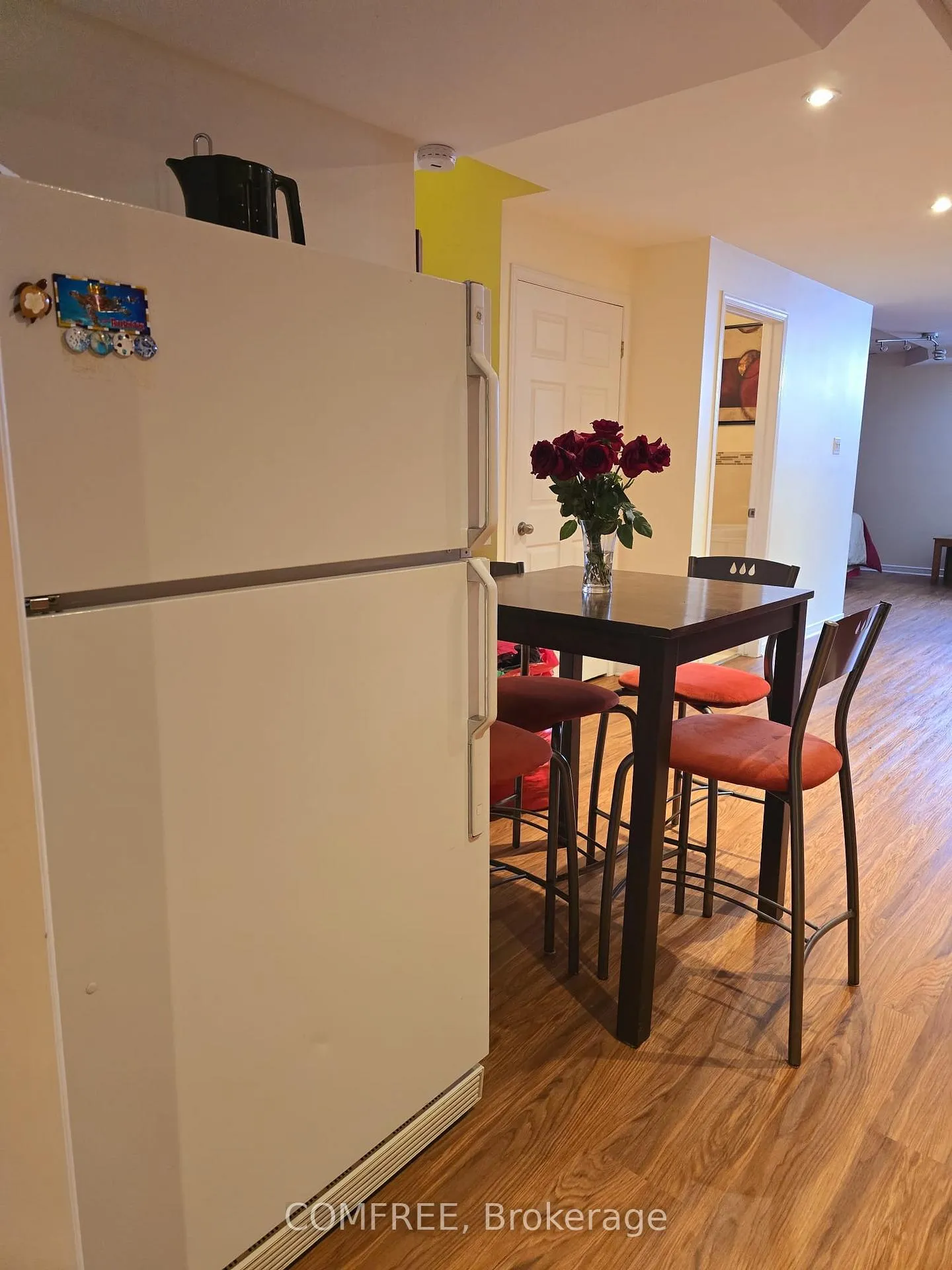 Photo 8 of 2215 Saturn Crescent, Ottawa, Fallingbrook/Gardenway South — HOMEH