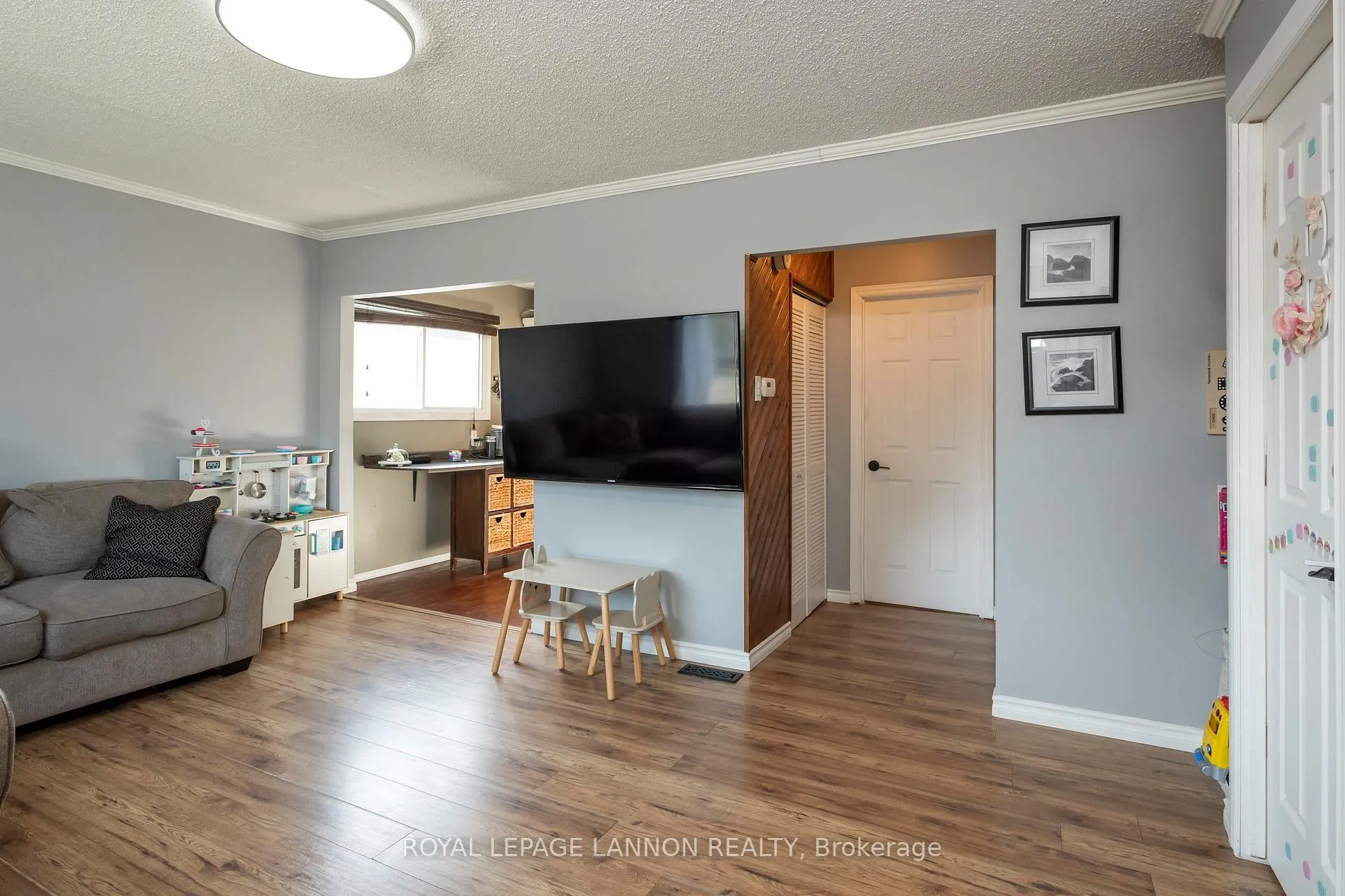 Photo 4 of 263 Christina Street E, Thunder Bay, Westfort — HOMEH