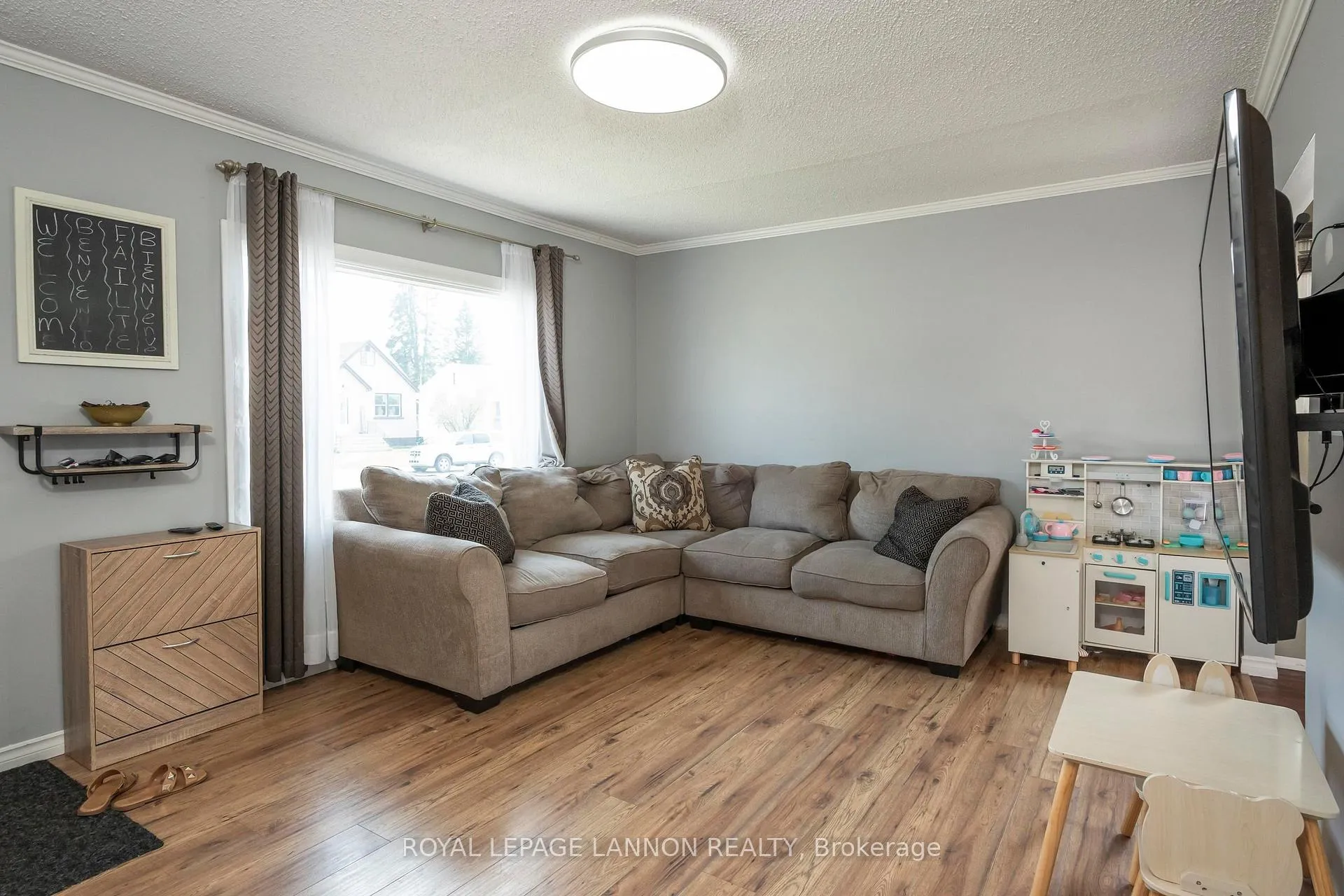 Photo 5 of 263 Christina Street E, Thunder Bay, Westfort — HOMEH
