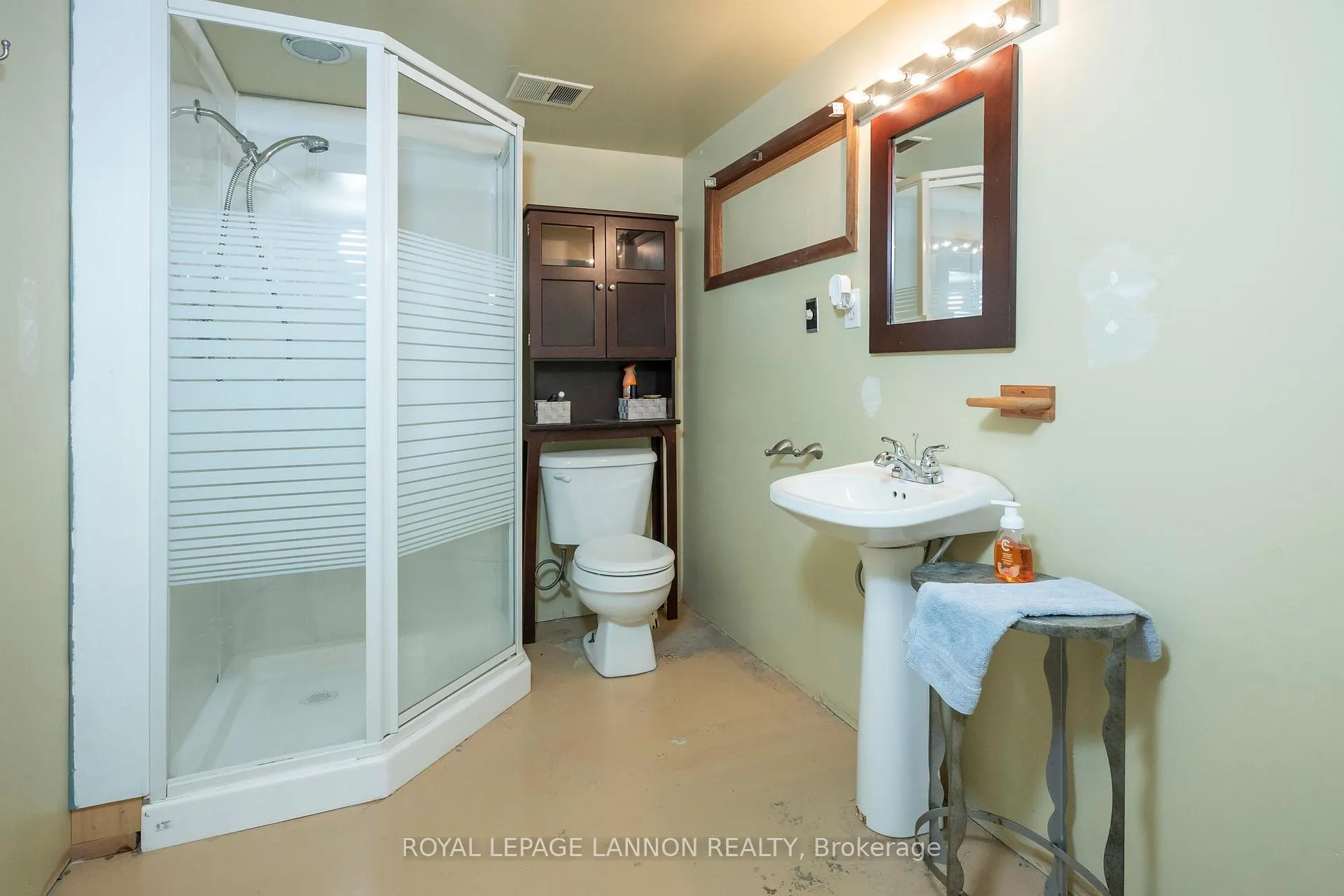 Photo 19 of 263 Christina Street E, Thunder Bay, Westfort — HOMEH