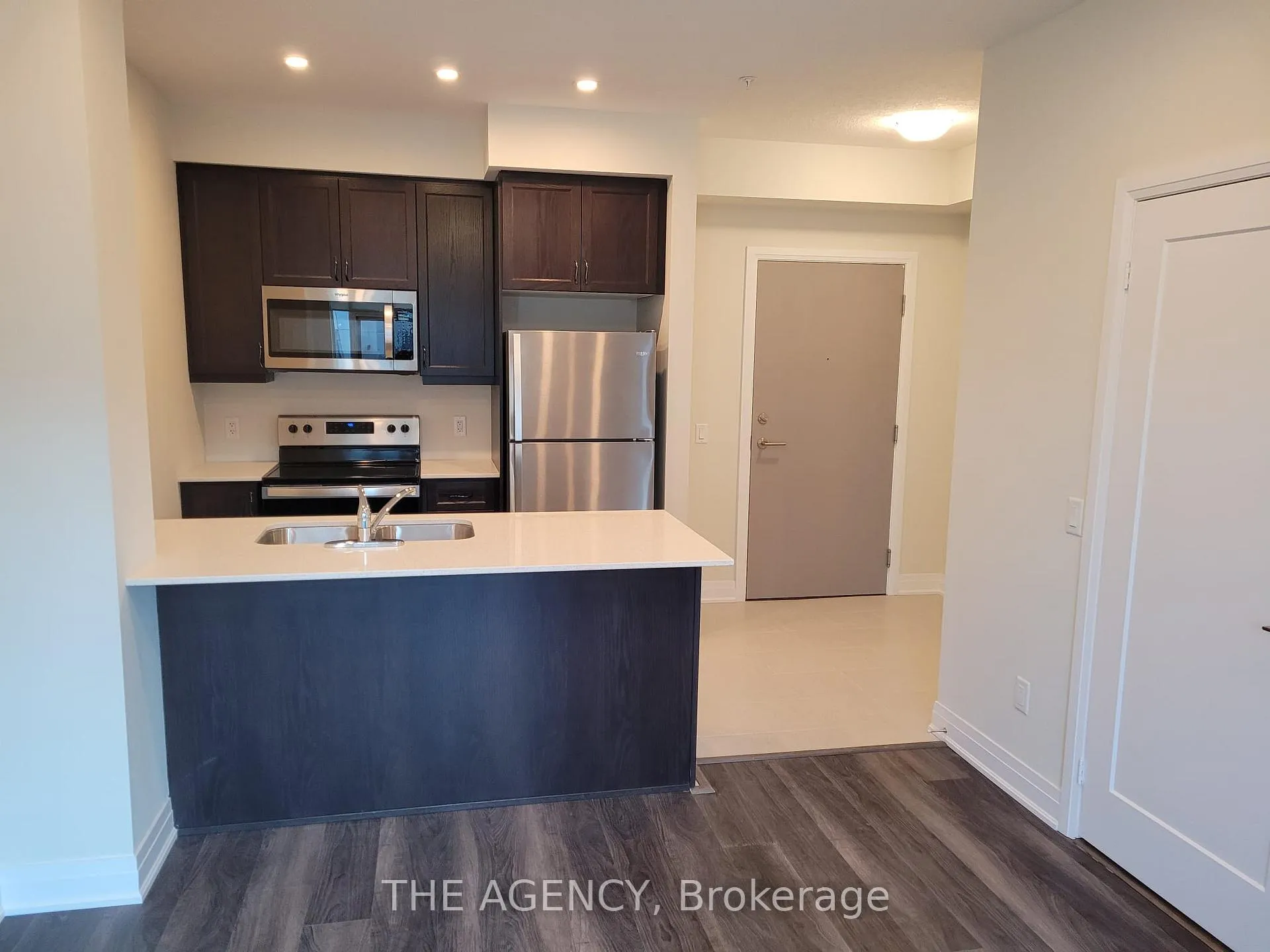 Photo 4 of Unit 533, 16 Concord Place, Grimsby, Grimsby Beach — HOMEH