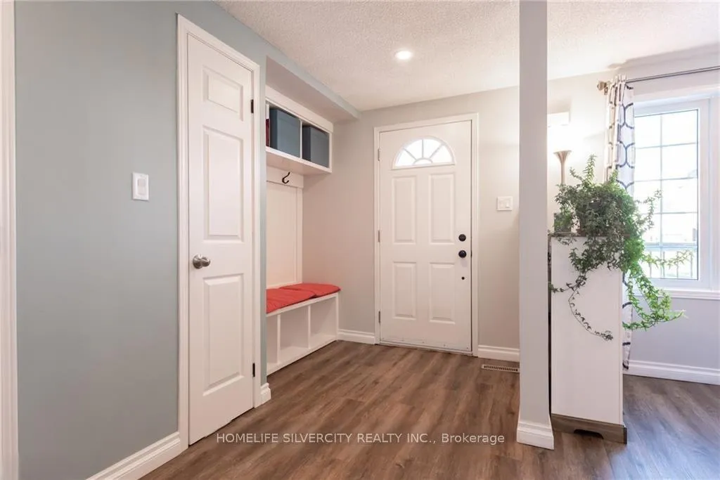 Photo 2 of 141 Athabaska Road, Barrie, Holly — HOMEH