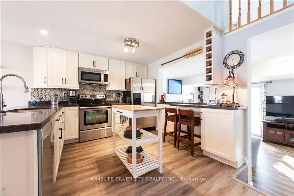 Photo 4 of 141 Athabaska Road, Barrie, Holly — HOMEH