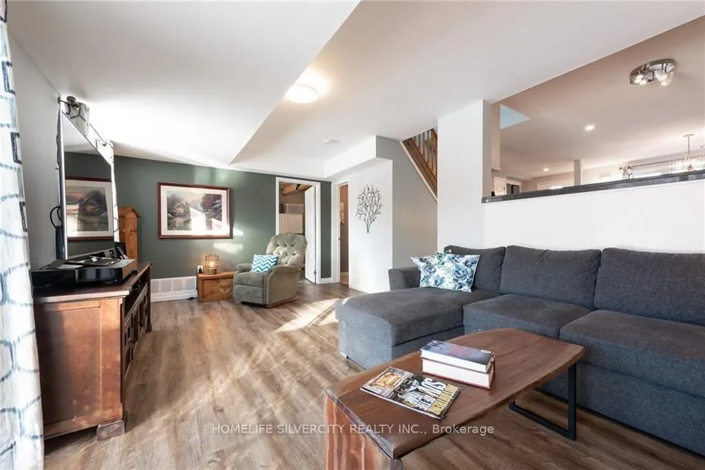 Photo 6 of 141 Athabaska Road, Barrie, Holly — HOMEH