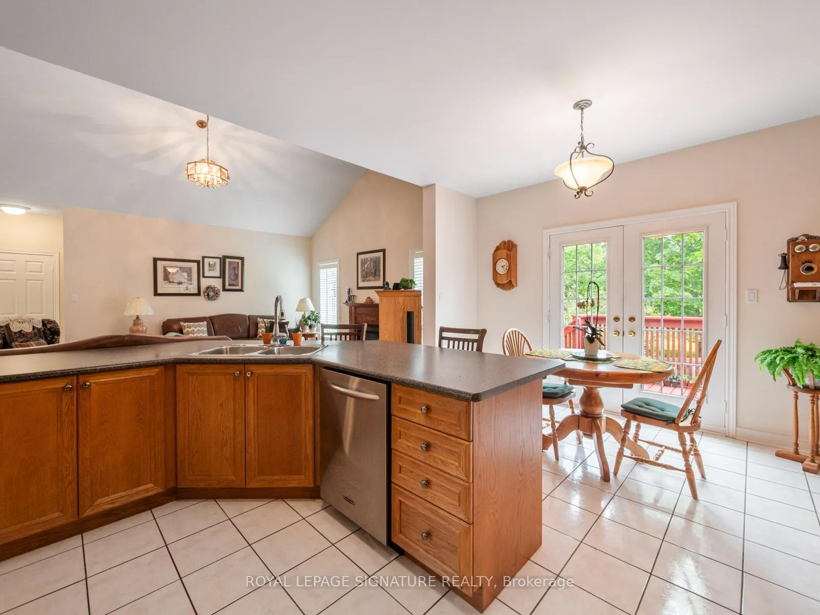 Photo 18 of 85 Ferncroft Drive, Georgina, Historic Lakeshore Communities — HOMEH