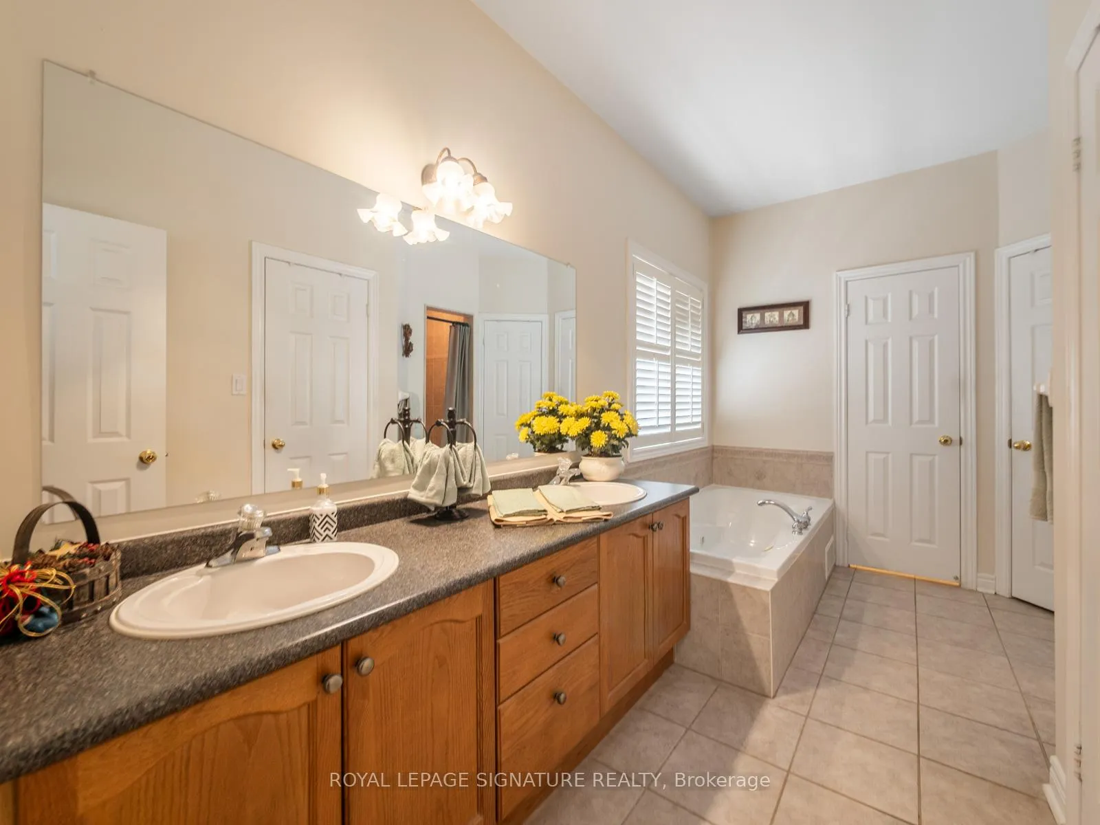 Photo 23 of 85 Ferncroft Drive, Georgina, Historic Lakeshore Communities — HOMEH