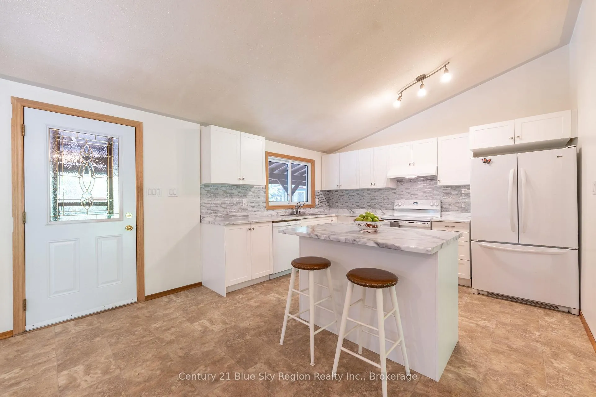 Photo 14 of 370 Highway 17 E, North Bay, Birchaven — HOMEH