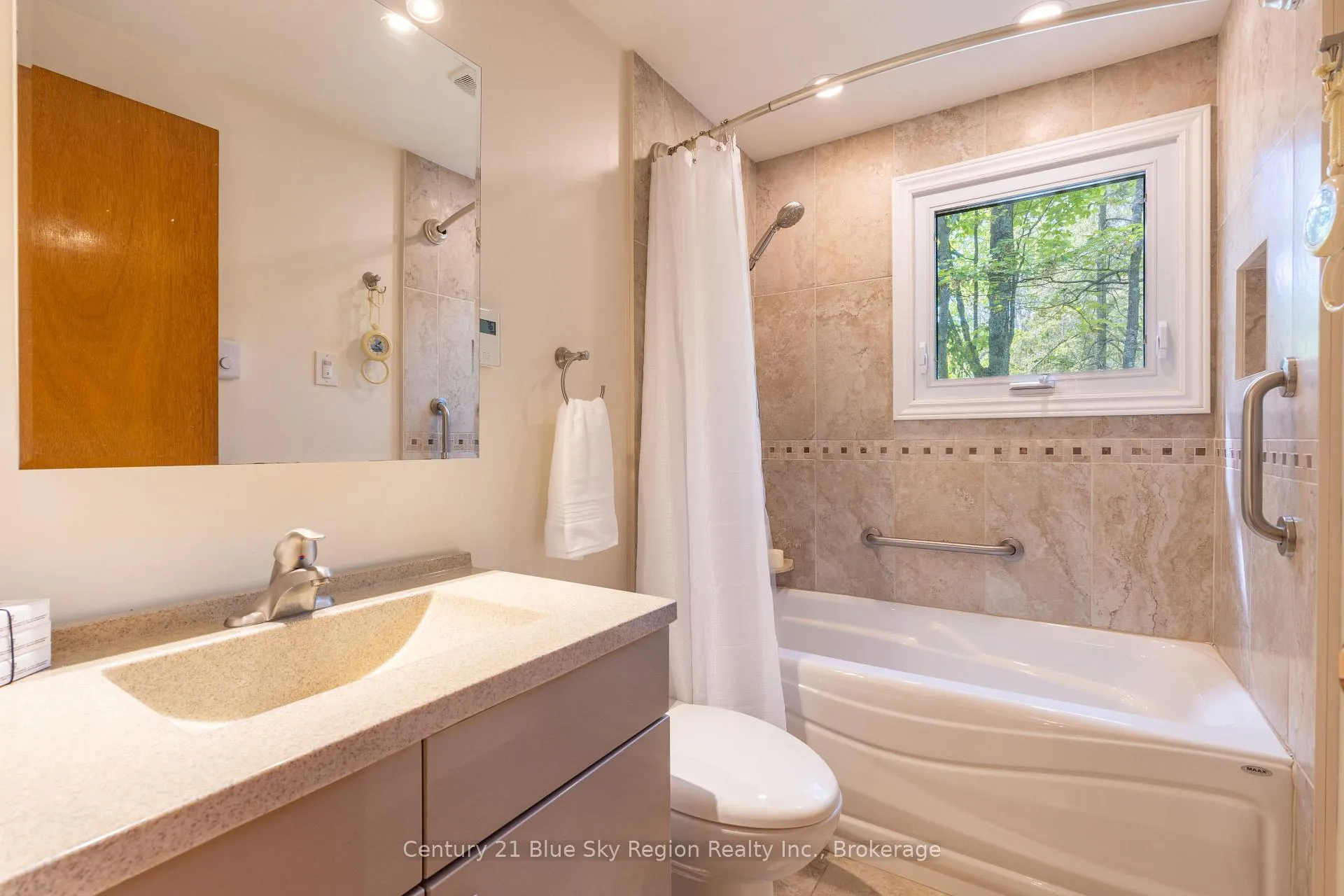 Photo 21 of 370 Highway 17 E, North Bay, Birchaven — HOMEH