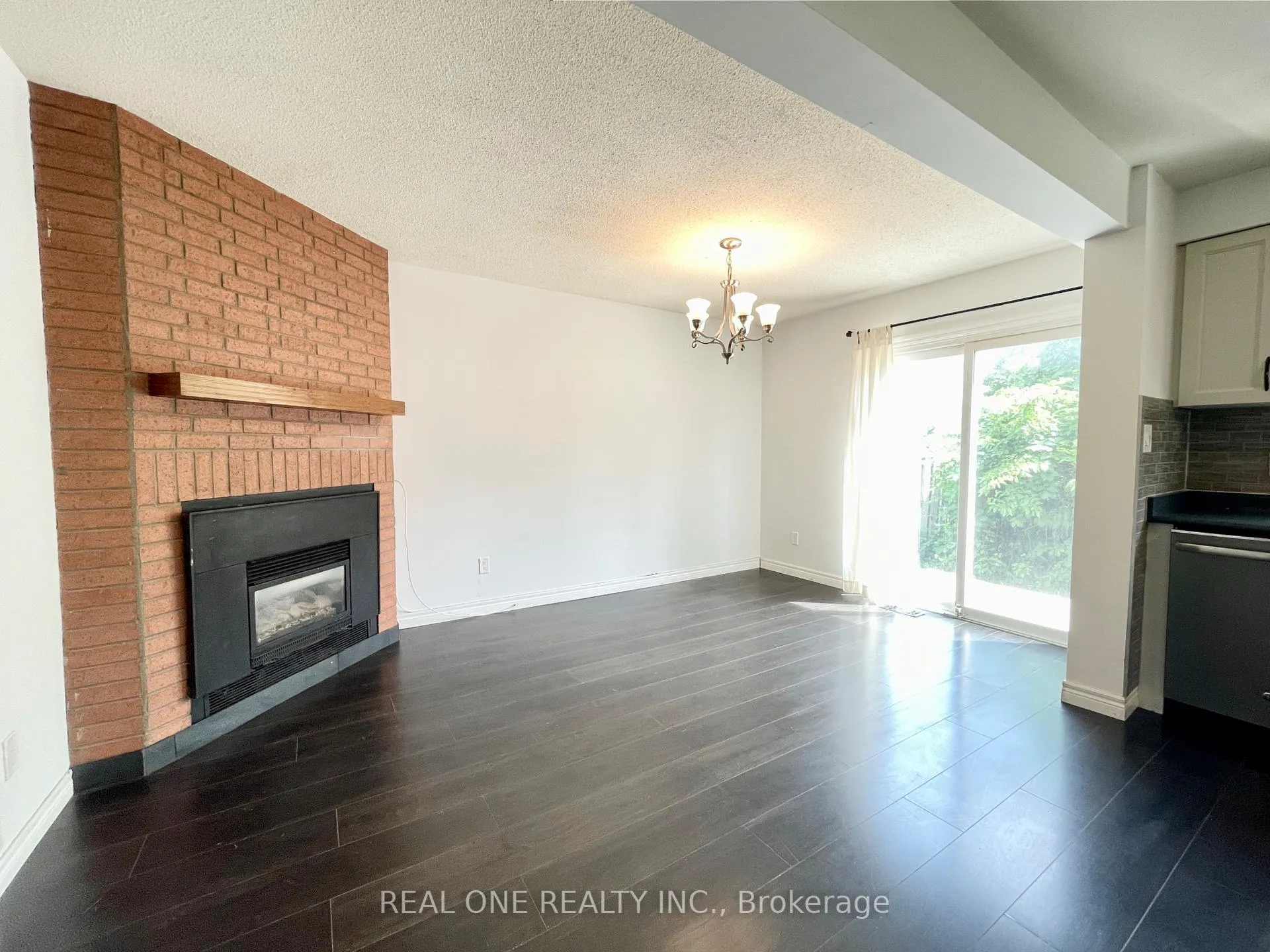 Photo 10 of 19 Blair Crescent, Barrie, Grove East — HOMEH