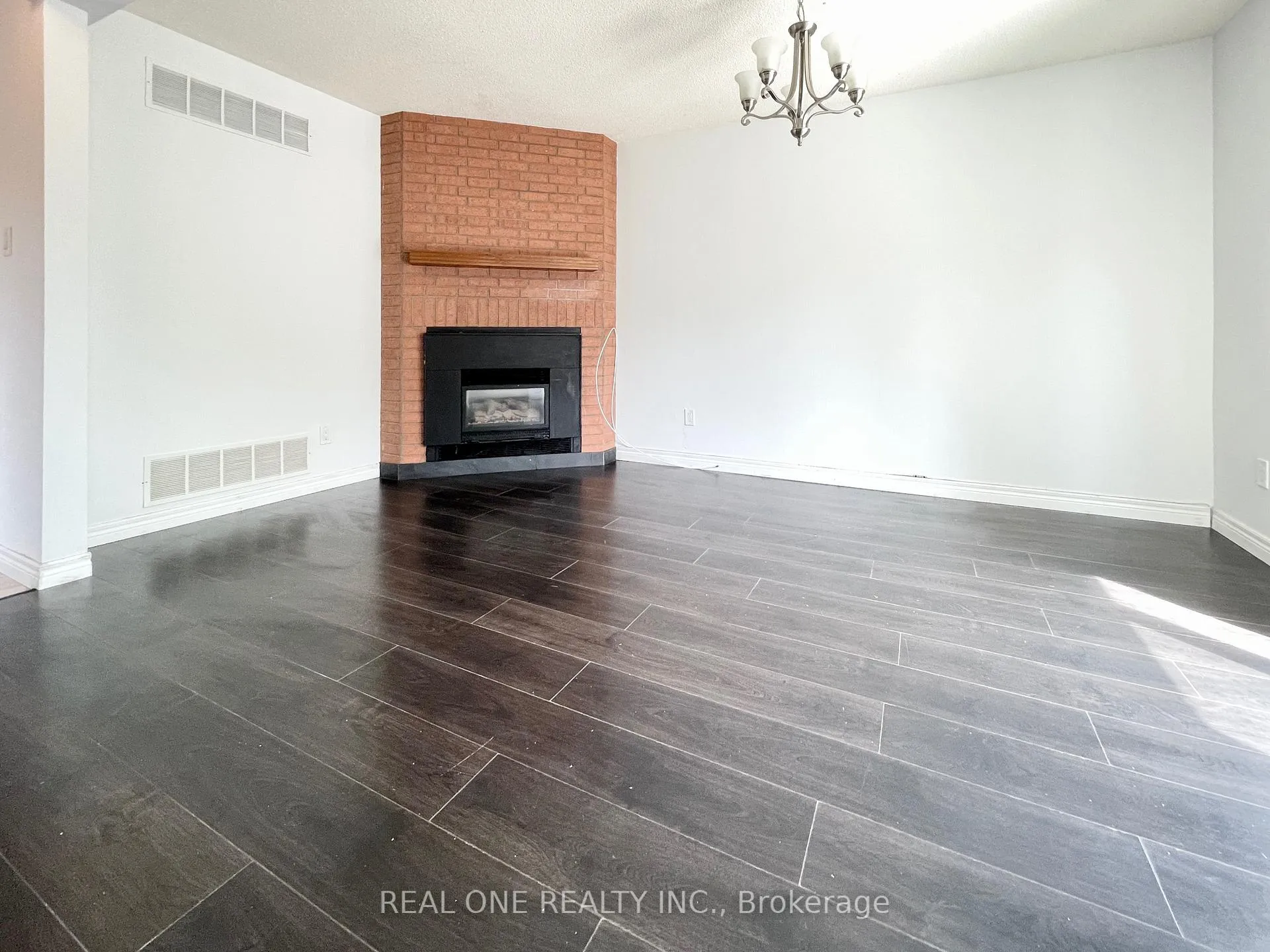Photo 11 of 19 Blair Crescent, Barrie, Grove East — HOMEH