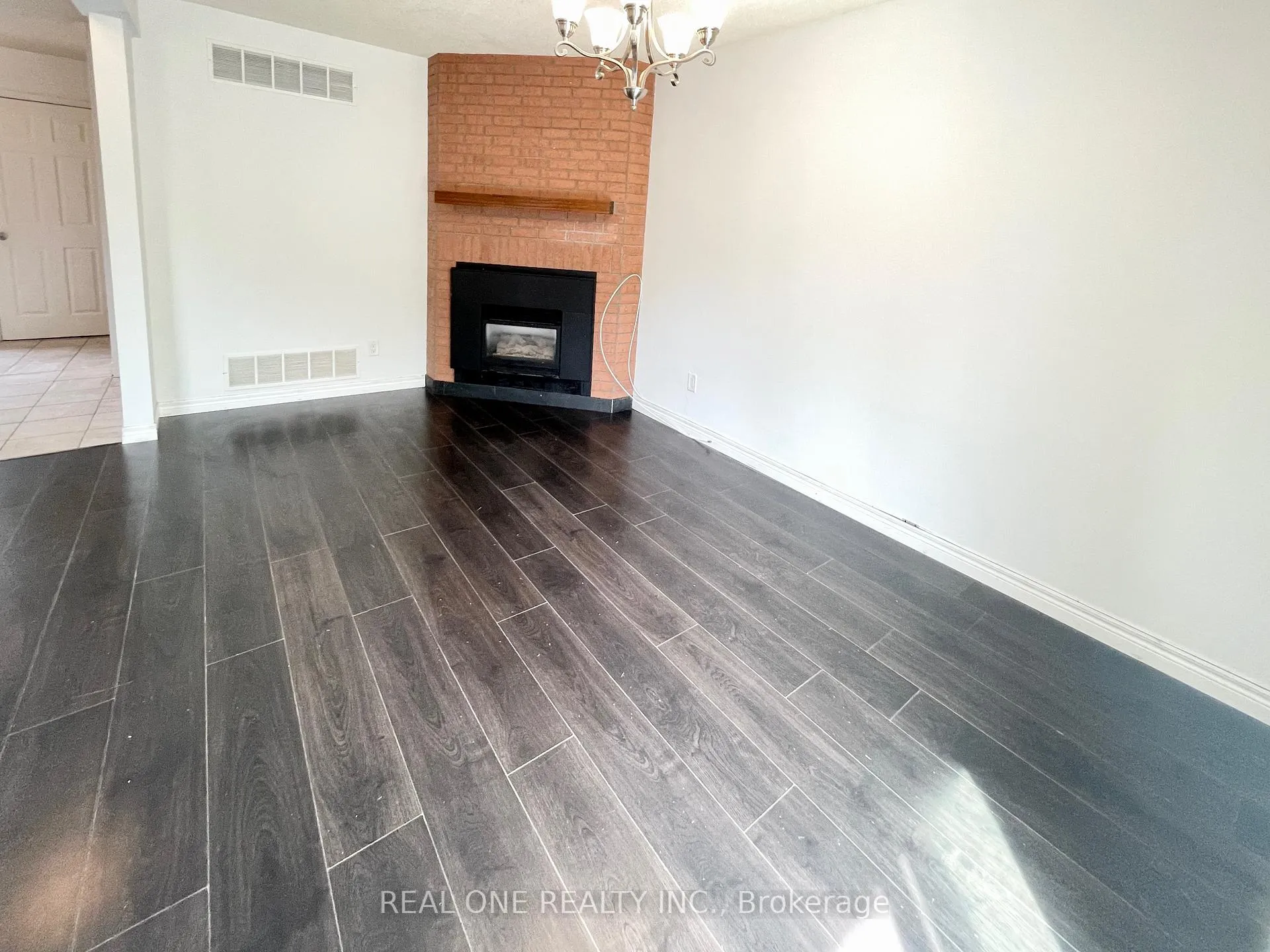 Photo 12 of 19 Blair Crescent, Barrie, Grove East — HOMEH