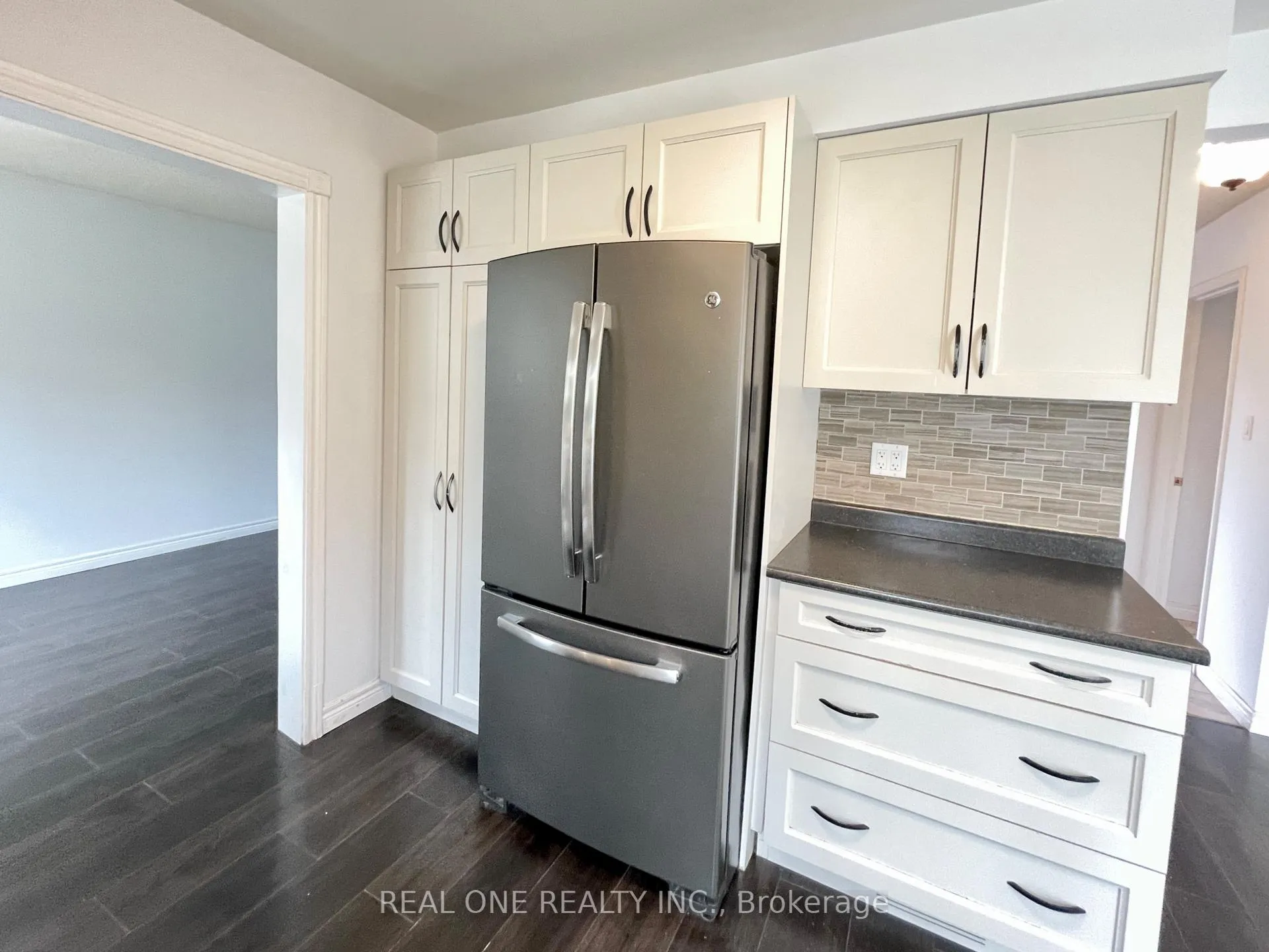 Photo 17 of 19 Blair Crescent, Barrie, Grove East — HOMEH