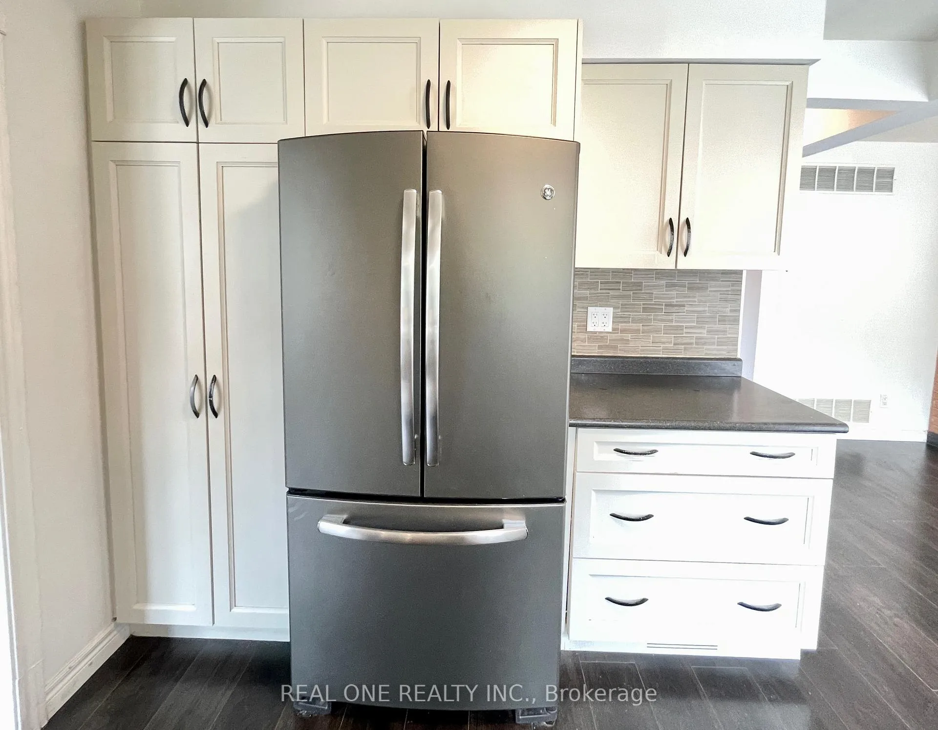 Photo 18 of 19 Blair Crescent, Barrie, Grove East — HOMEH
