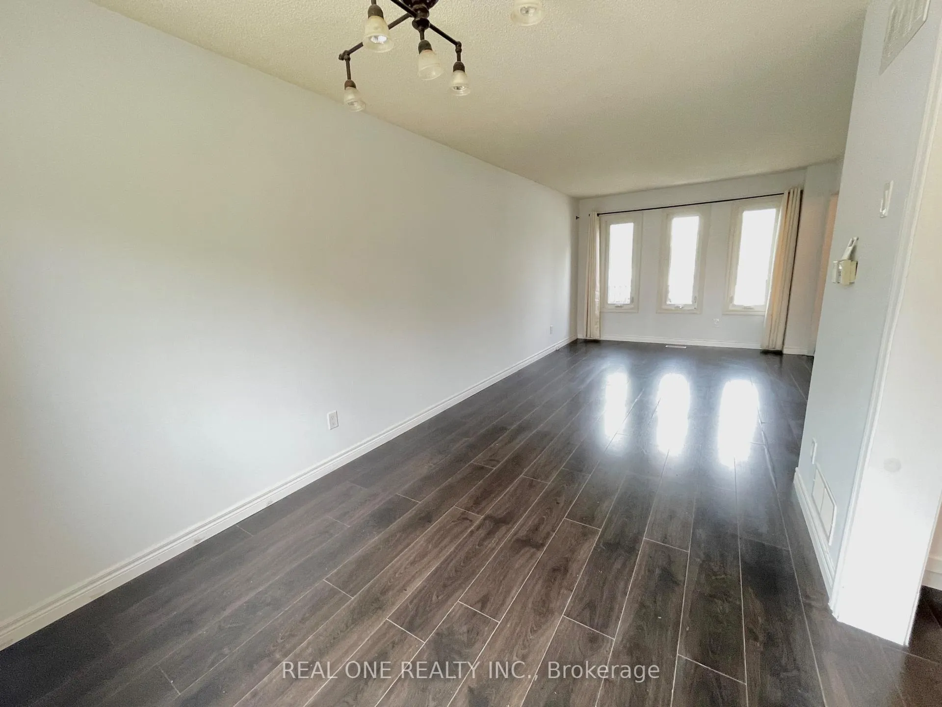 Photo 21 of 19 Blair Crescent, Barrie, Grove East — HOMEH