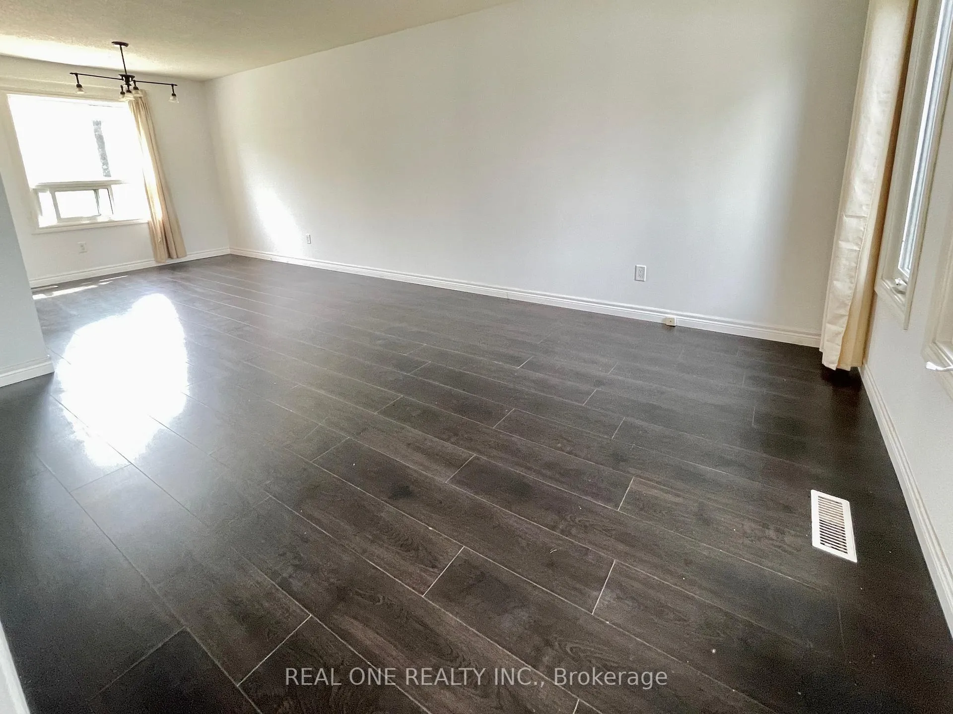 Photo 24 of 19 Blair Crescent, Barrie, Grove East — HOMEH