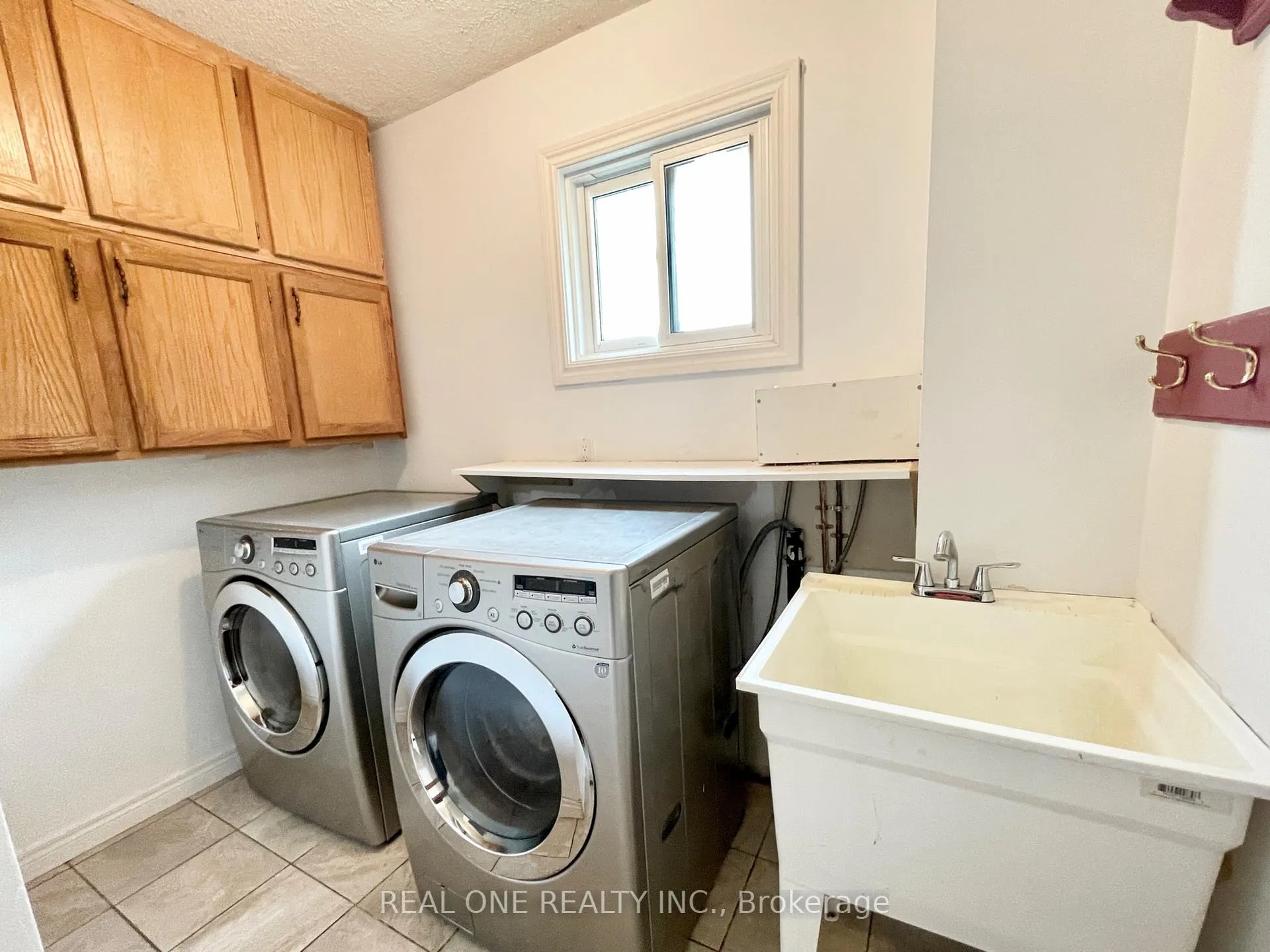 Photo 25 of 19 Blair Crescent, Barrie, Grove East — HOMEH