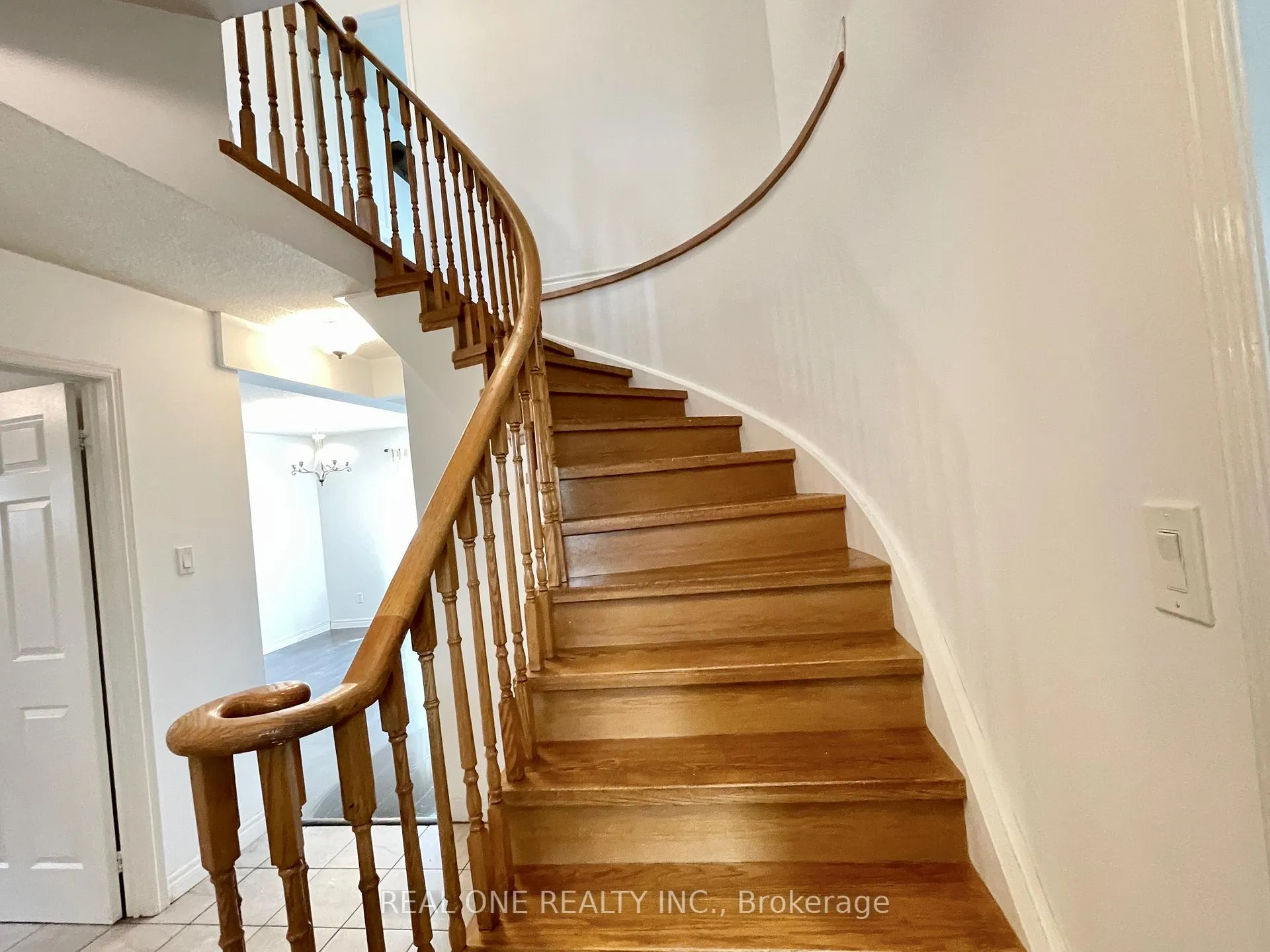 Photo 26 of 19 Blair Crescent, Barrie, Grove East — HOMEH