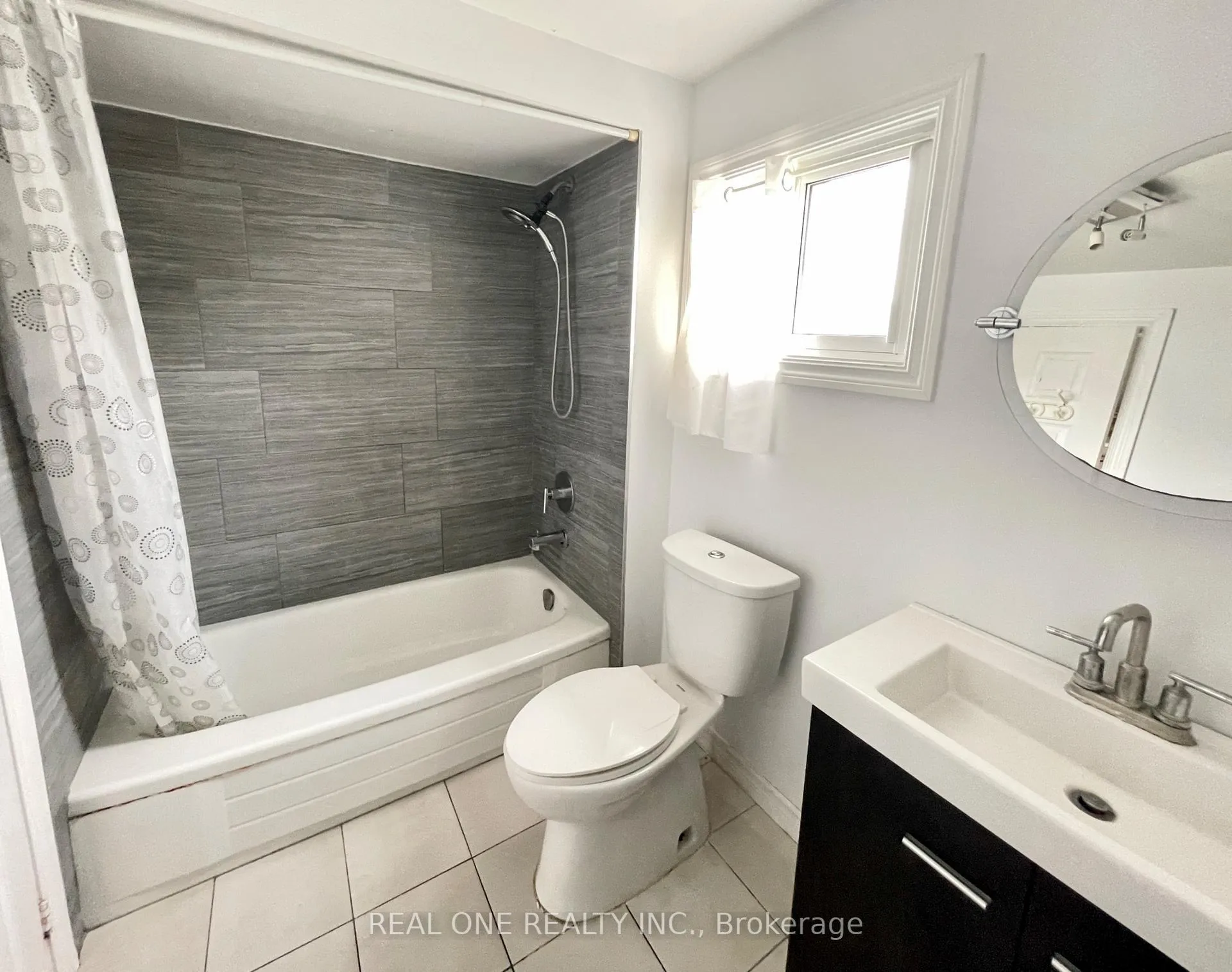 Photo 32 of 19 Blair Crescent, Barrie, Grove East — HOMEH