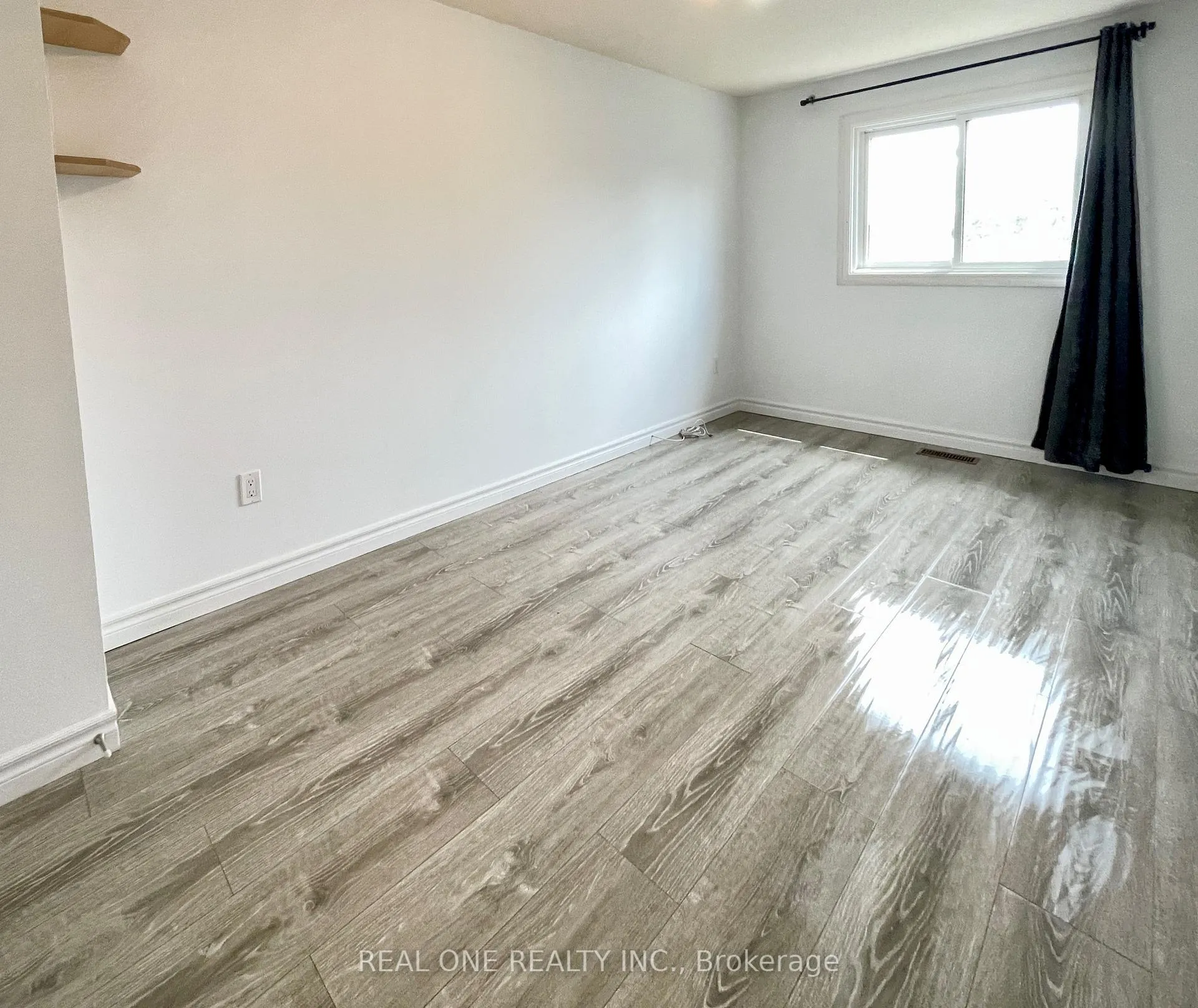 Photo 34 of 19 Blair Crescent, Barrie, Grove East — HOMEH