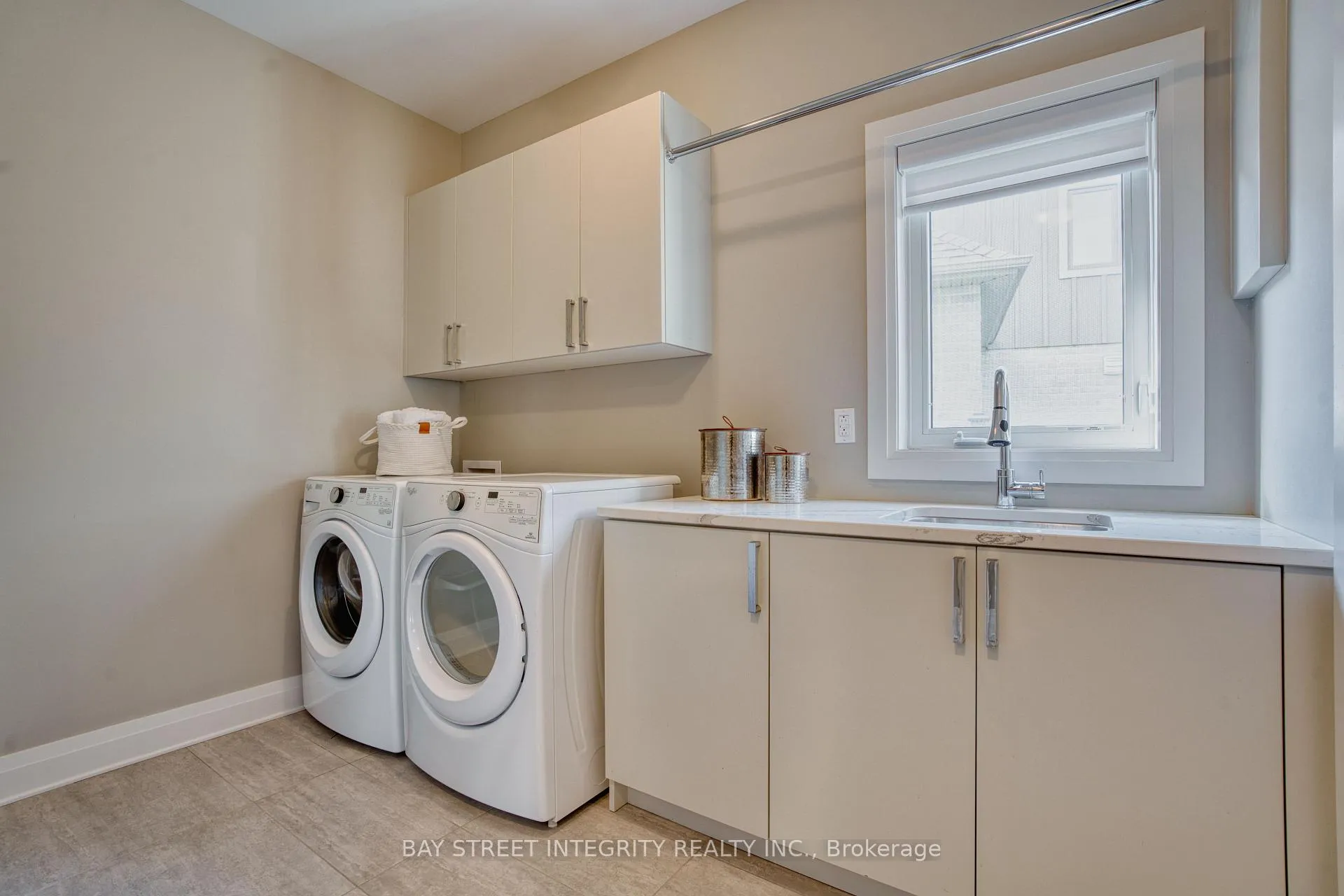 Photo 19 of 556 Bradwell Chase, London, North R — HOMEH