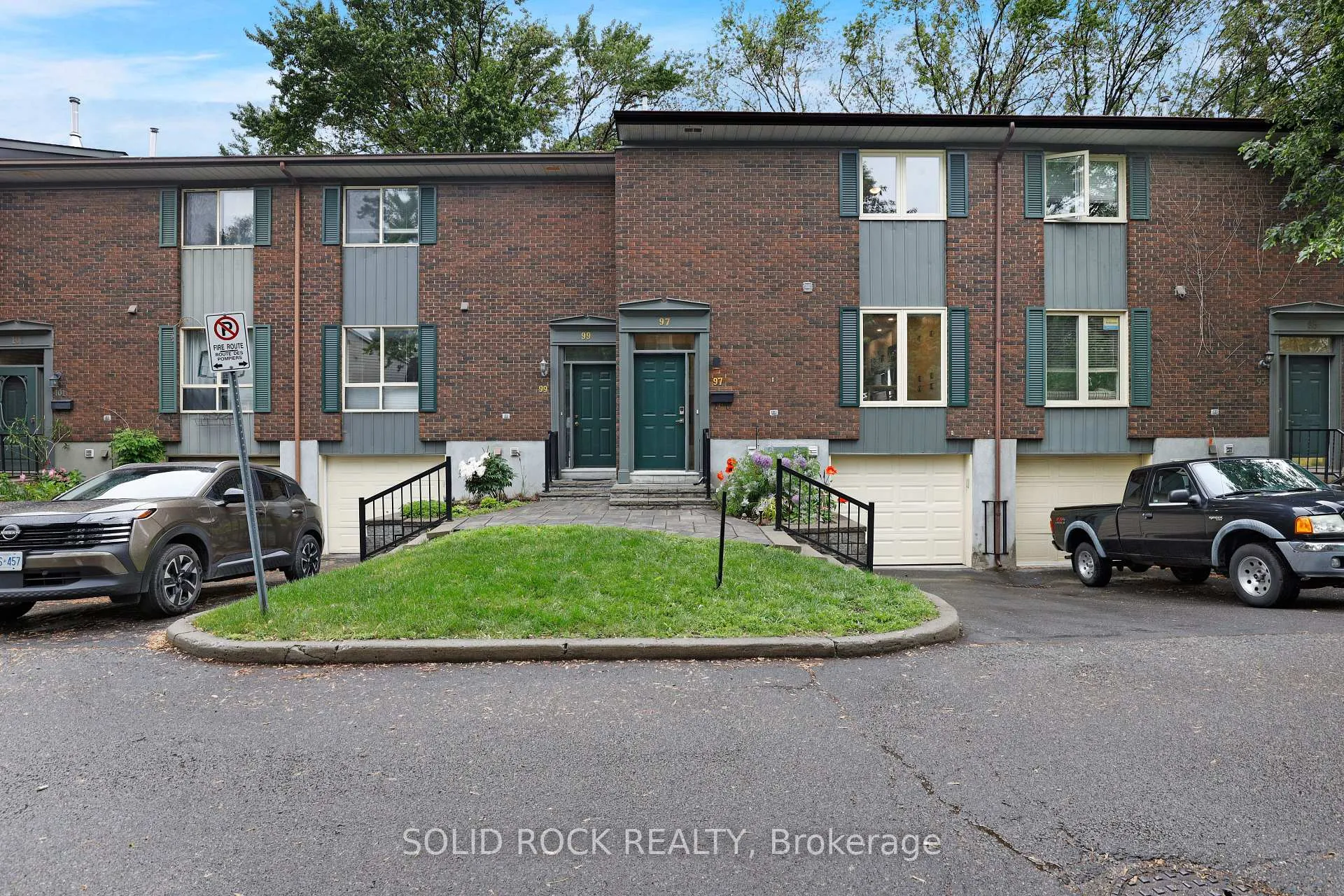 Photo 1 of 97 Beachview Private, Ottawa, Mooneys Bay/Riverside Park — HOMEH