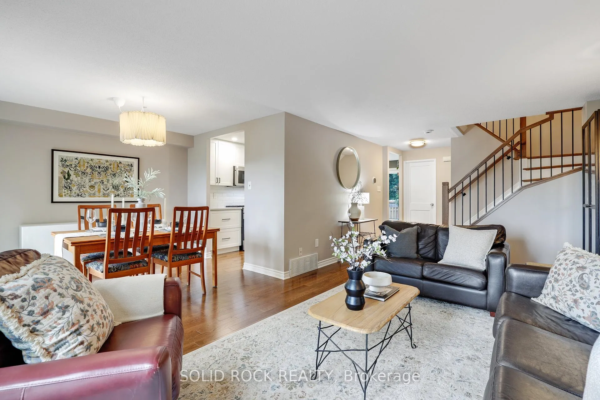 Photo 4 of 97 Beachview Private, Ottawa, Mooneys Bay/Riverside Park — HOMEH