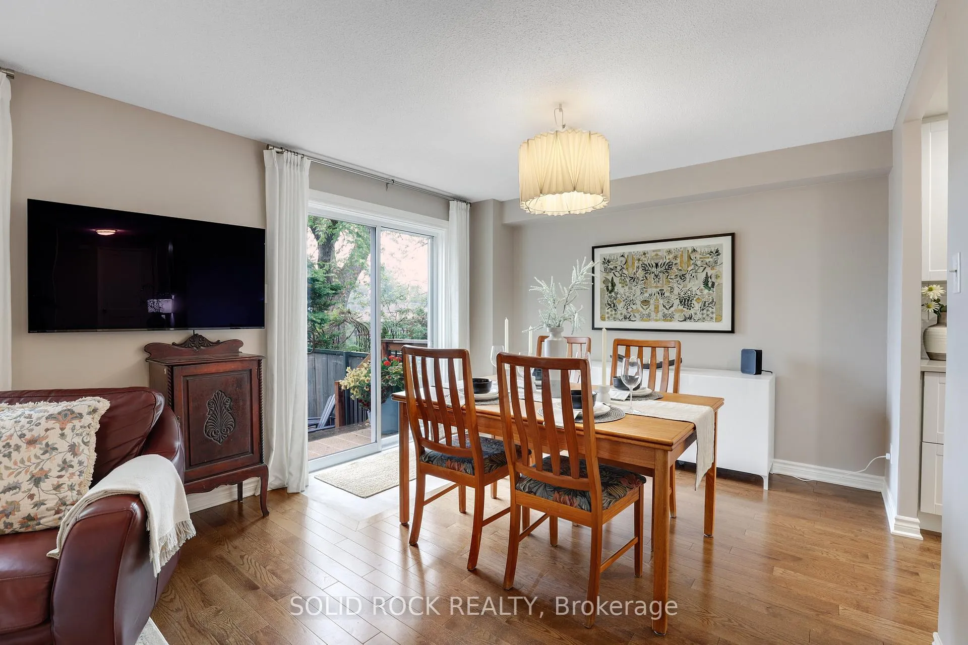 Photo 6 of 97 Beachview Private, Ottawa, Mooneys Bay/Riverside Park — HOMEH