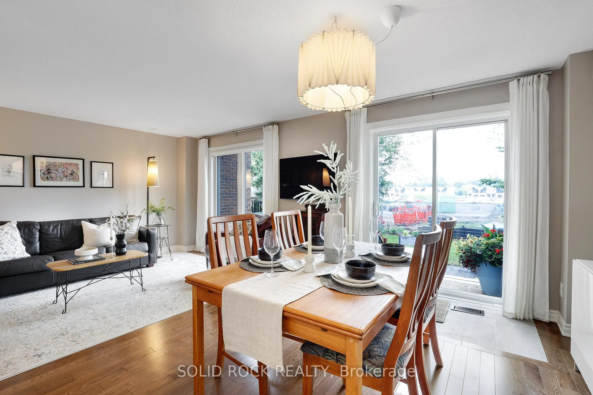 Photo 7 of 97 Beachview Private, Ottawa, Mooneys Bay/Riverside Park — HOMEH