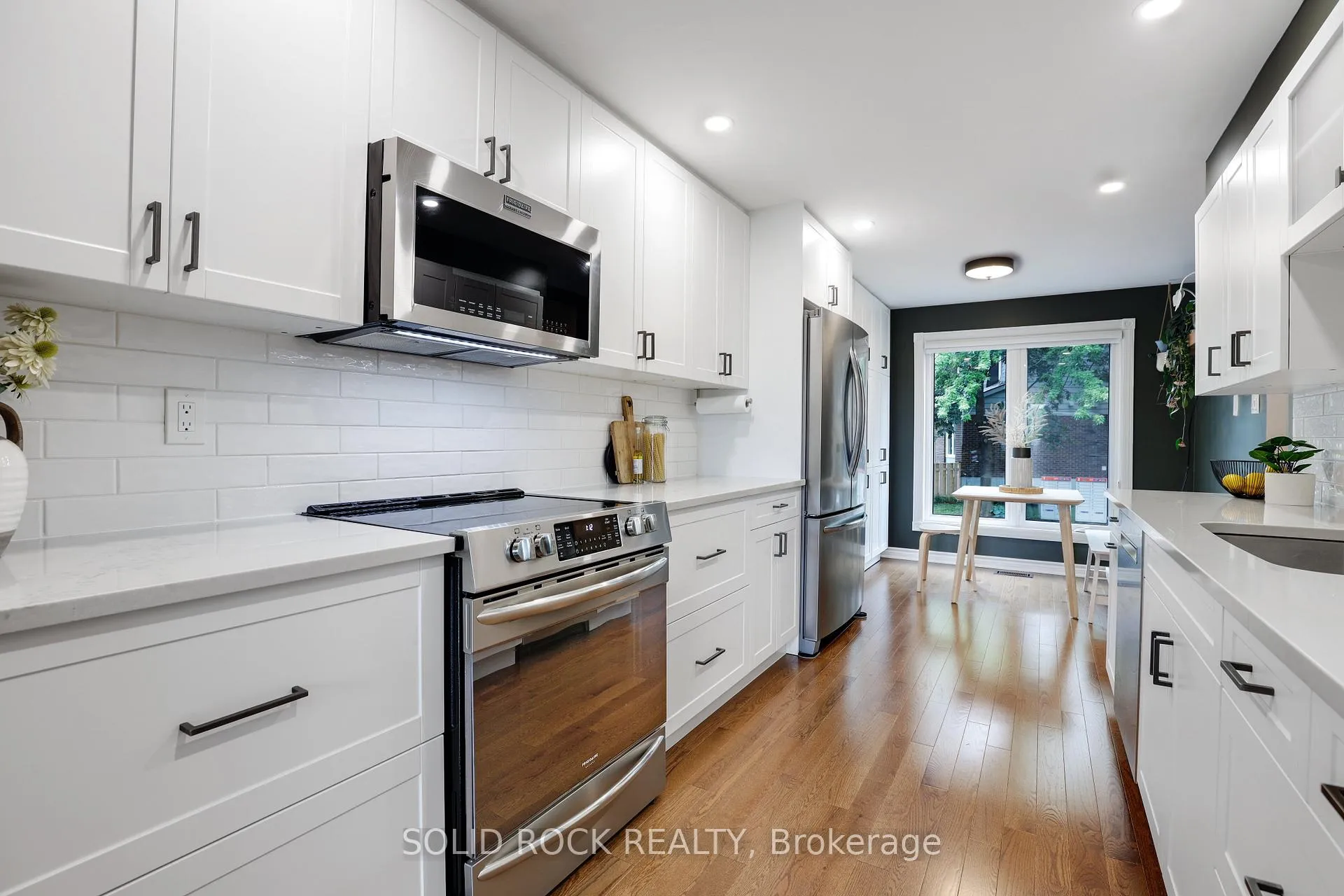 Photo 8 of 97 Beachview Private, Ottawa, Mooneys Bay/Riverside Park — HOMEH