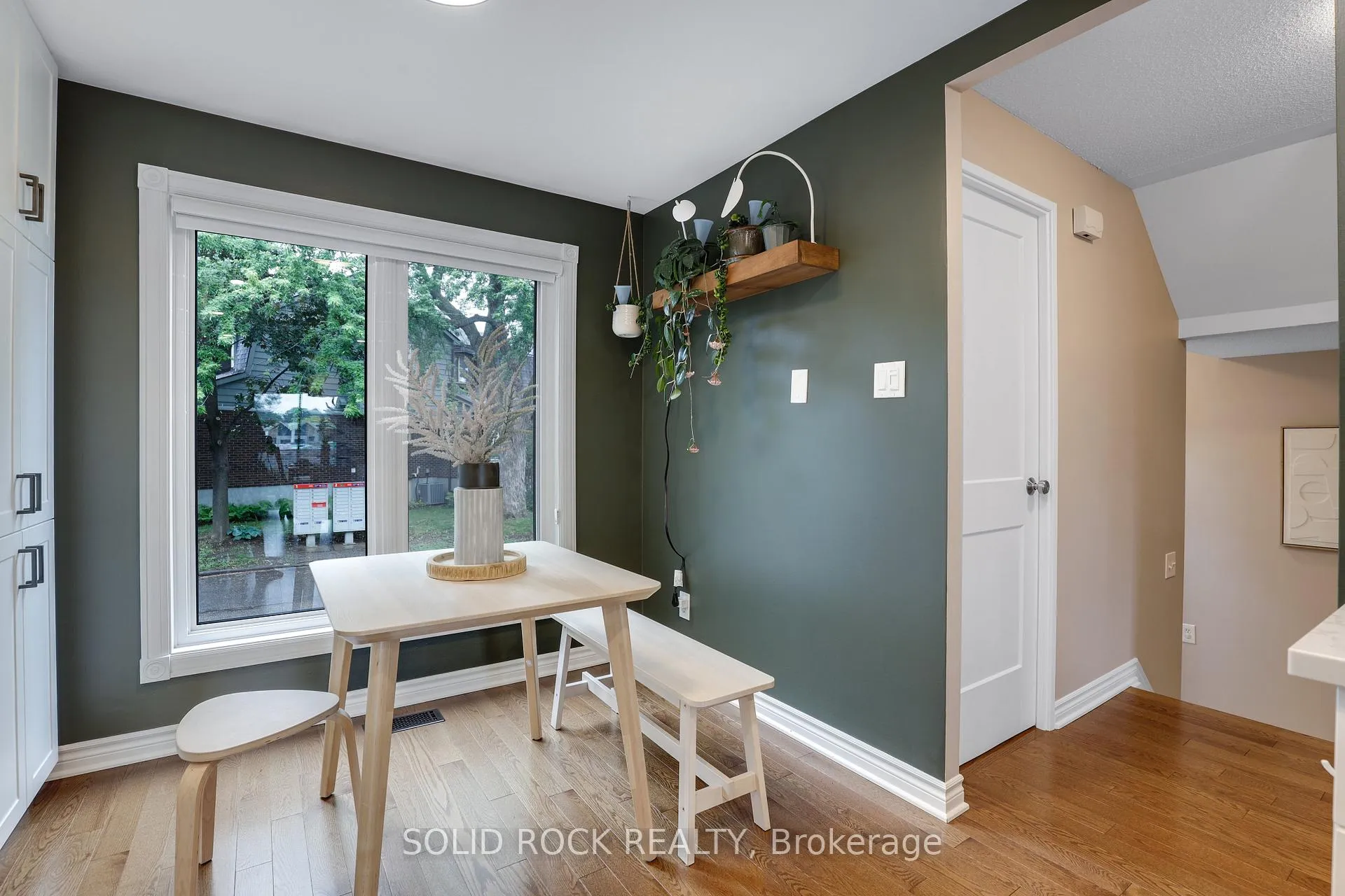 Photo 10 of 97 Beachview Private, Ottawa, Mooneys Bay/Riverside Park — HOMEH