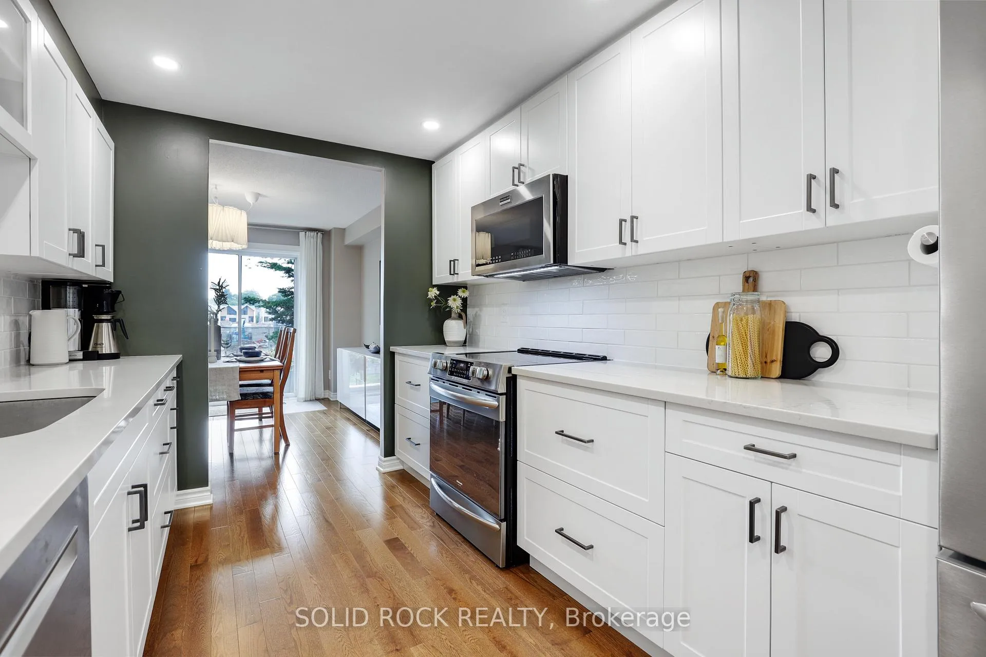 Photo 12 of 97 Beachview Private, Ottawa, Mooneys Bay/Riverside Park — HOMEH