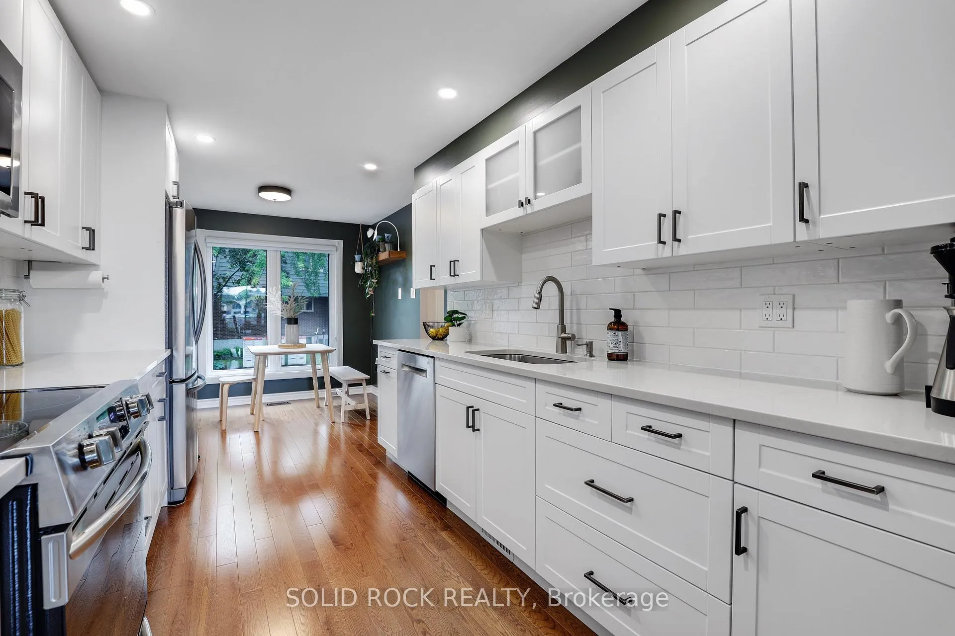 Photo 13 of 97 Beachview Private, Ottawa, Mooneys Bay/Riverside Park — HOMEH